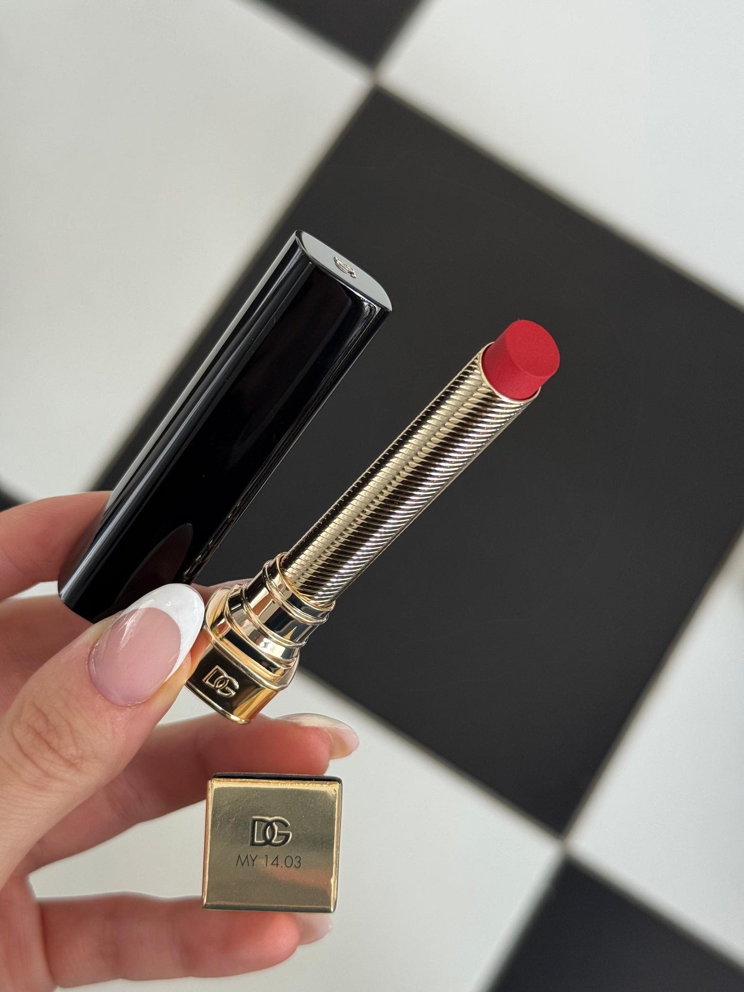 DOLCE&GABBANA My Comfy Matte Lipstick - My 14.03
Instant Rich Color & Hydration Lip Stylo
