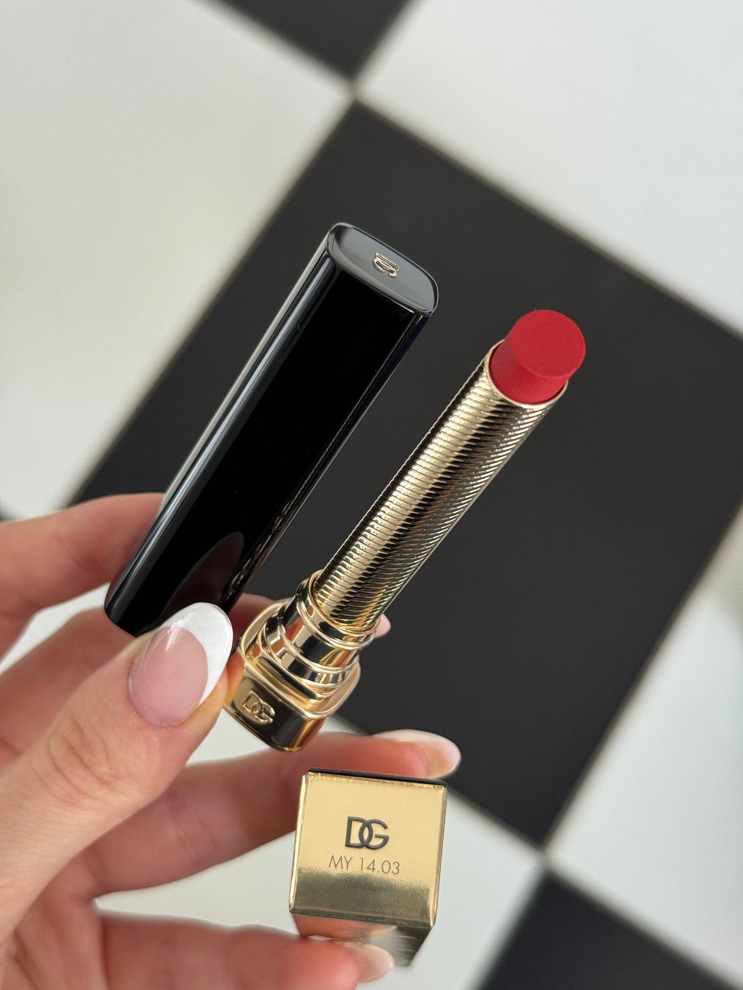 DOLCE&GABBANA My Comfy Matte Lipstick - My 14.03
Instant Rich Color & Hydration Lip Stylo