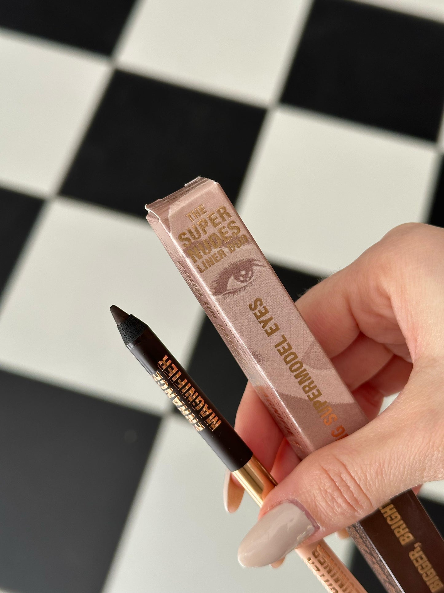 CHARLOTTE TILBURY Bigger, Brighter Looking Supermodel Eyes
The Super Nudes Liner Duo