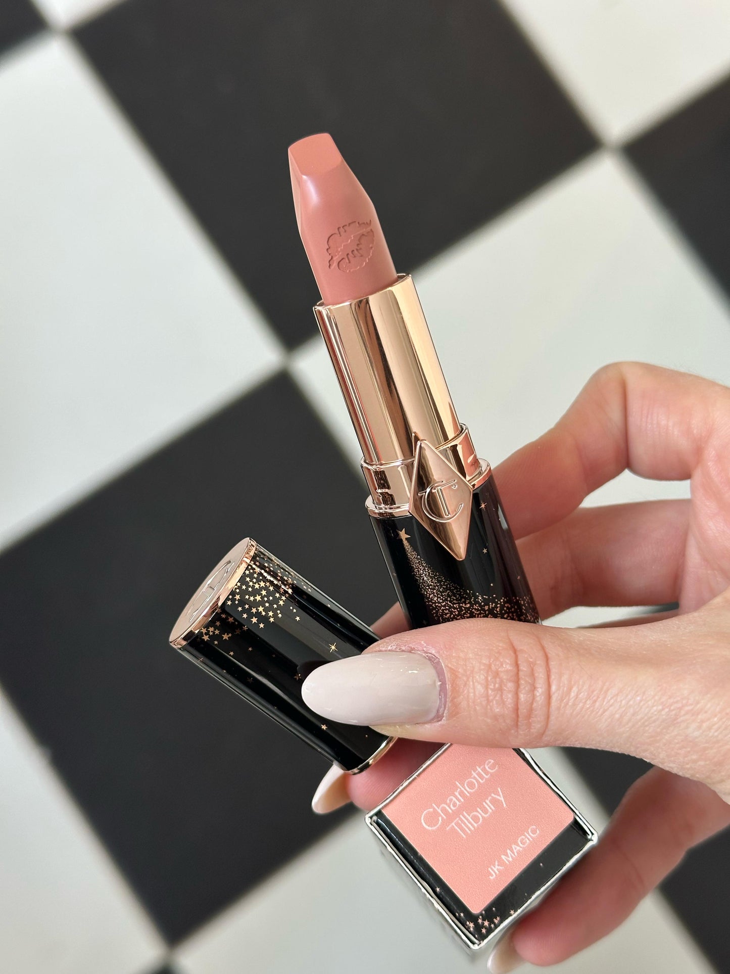 CHARLOTTE TILBURY Hot Lips
JK Magic Lipstick