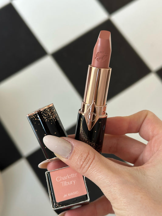 CHARLOTTE TILBURY Hot Lips
JK Magic Lipstick