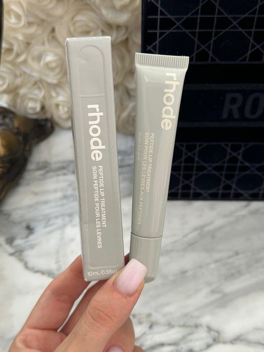 RHODE Peptide Lip Treatment
The Nourishing Lip Layer