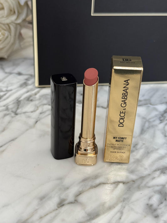 DOLCE&GABBANA My Comfy Matte Lipstick - My 20.03
Instant Rich Color & Hydration Lip Stylo