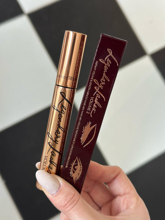 CHARLOTTE TILBURY Mascara Legendary Lashes Volume 2
Black Vinyl