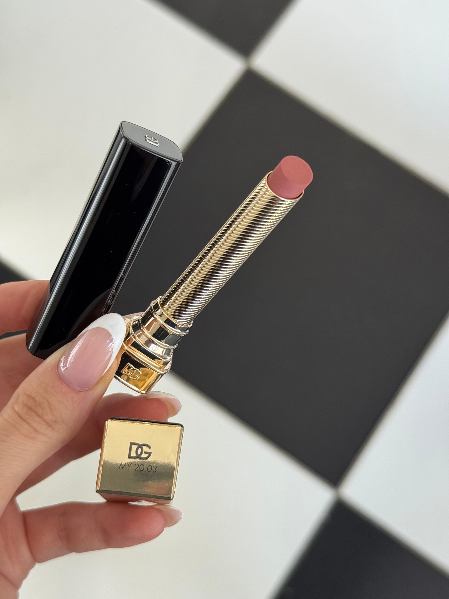 DOLCE&GABBANA My Comfy Matte Lipstick - My 20.03
Instant Rich Color & Hydration Lip Stylo