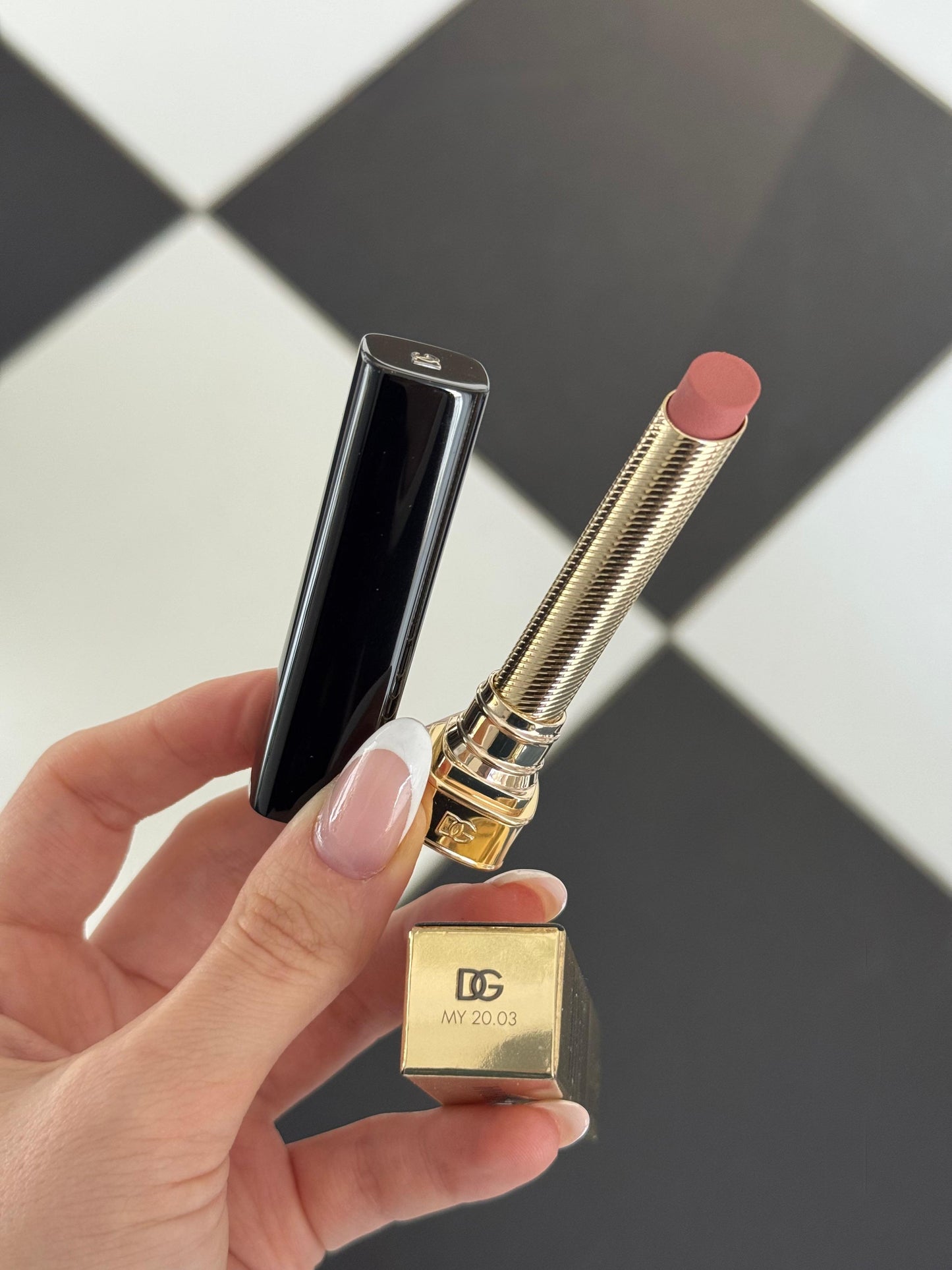 DOLCE&GABBANA My Comfy Matte Lipstick - My 20.03
Instant Rich Color & Hydration Lip Stylo