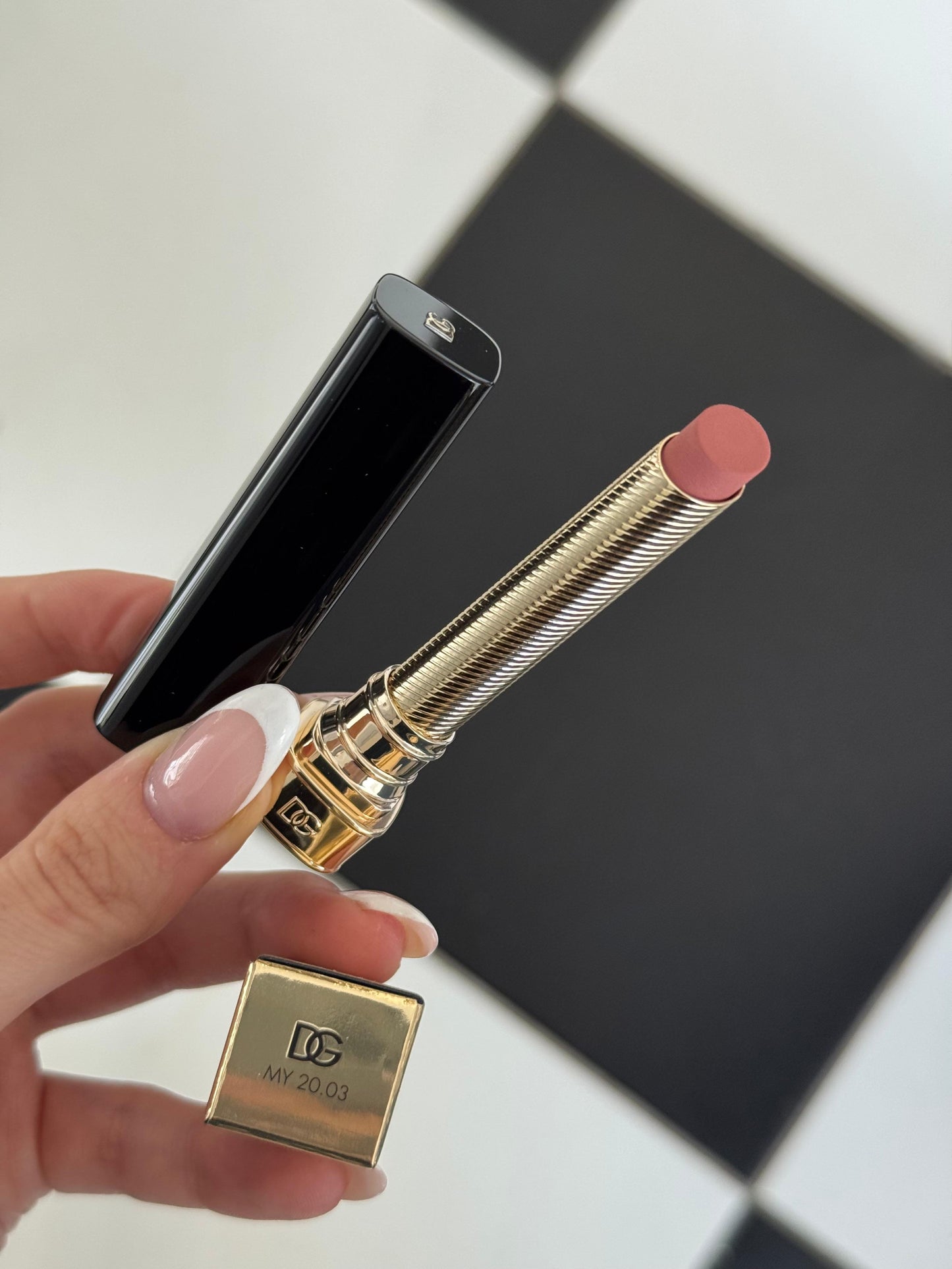 DOLCE&GABBANA My Comfy Matte Lipstick - My 20.03
Instant Rich Color & Hydration Lip Stylo