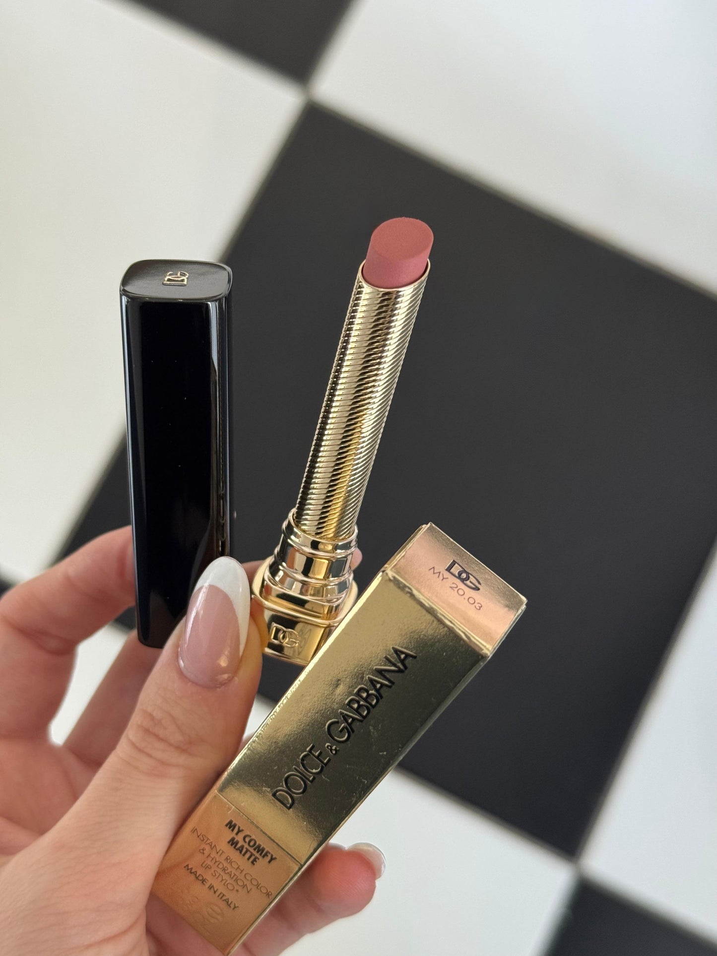 DOLCE&GABBANA My Comfy Matte Lipstick - My 20.03
Instant Rich Color & Hydration Lip Stylo