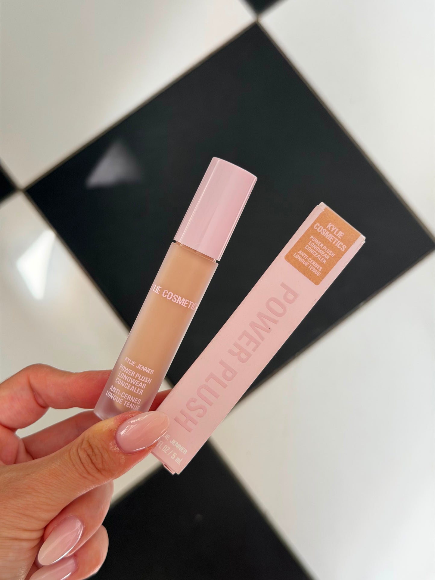 KYLIE COSMETICS Power Plush Longwear Concealer (3.5N)