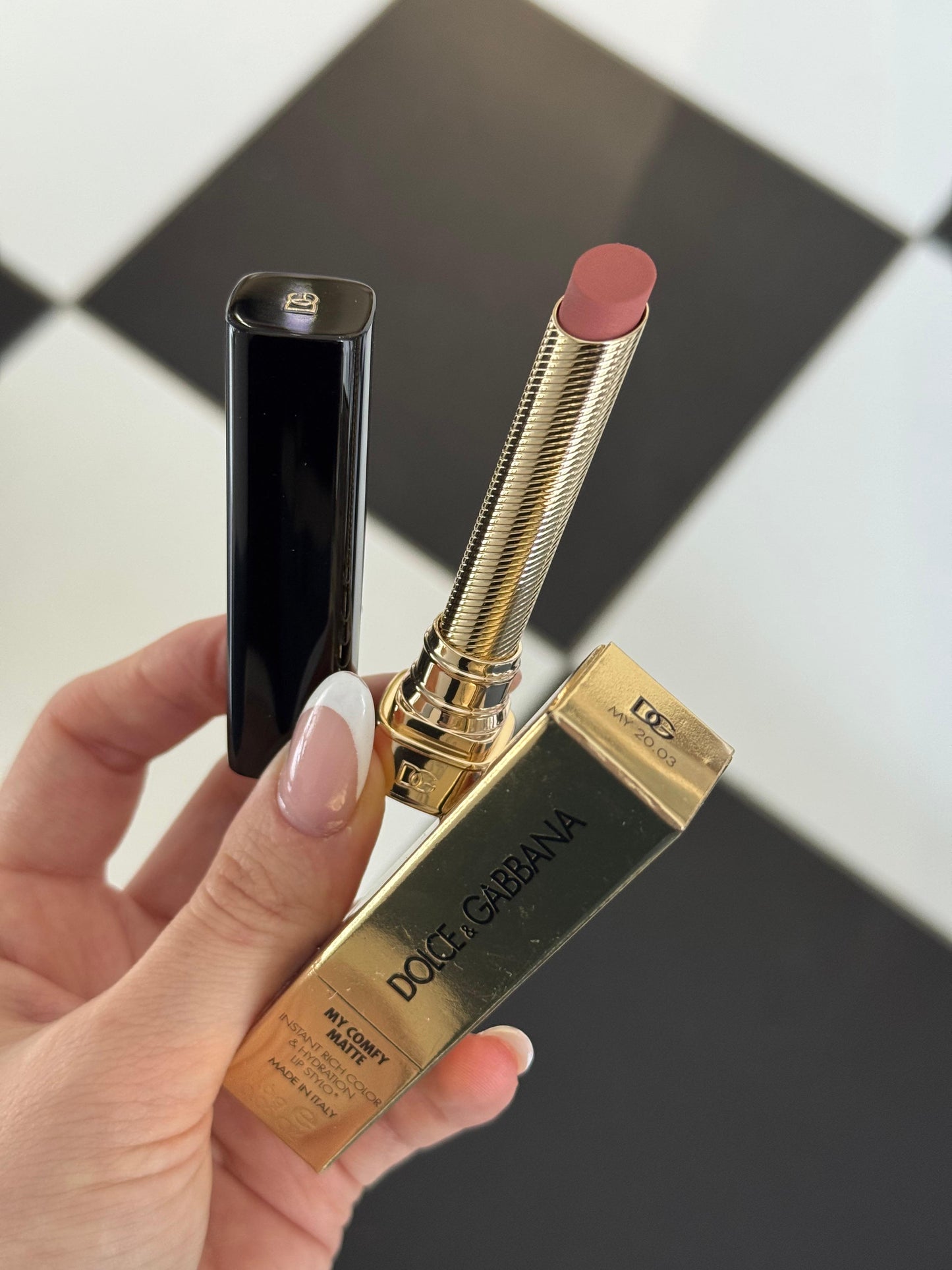 DOLCE&GABBANA My Comfy Matte Lipstick - My 20.03
Instant Rich Color & Hydration Lip Stylo
