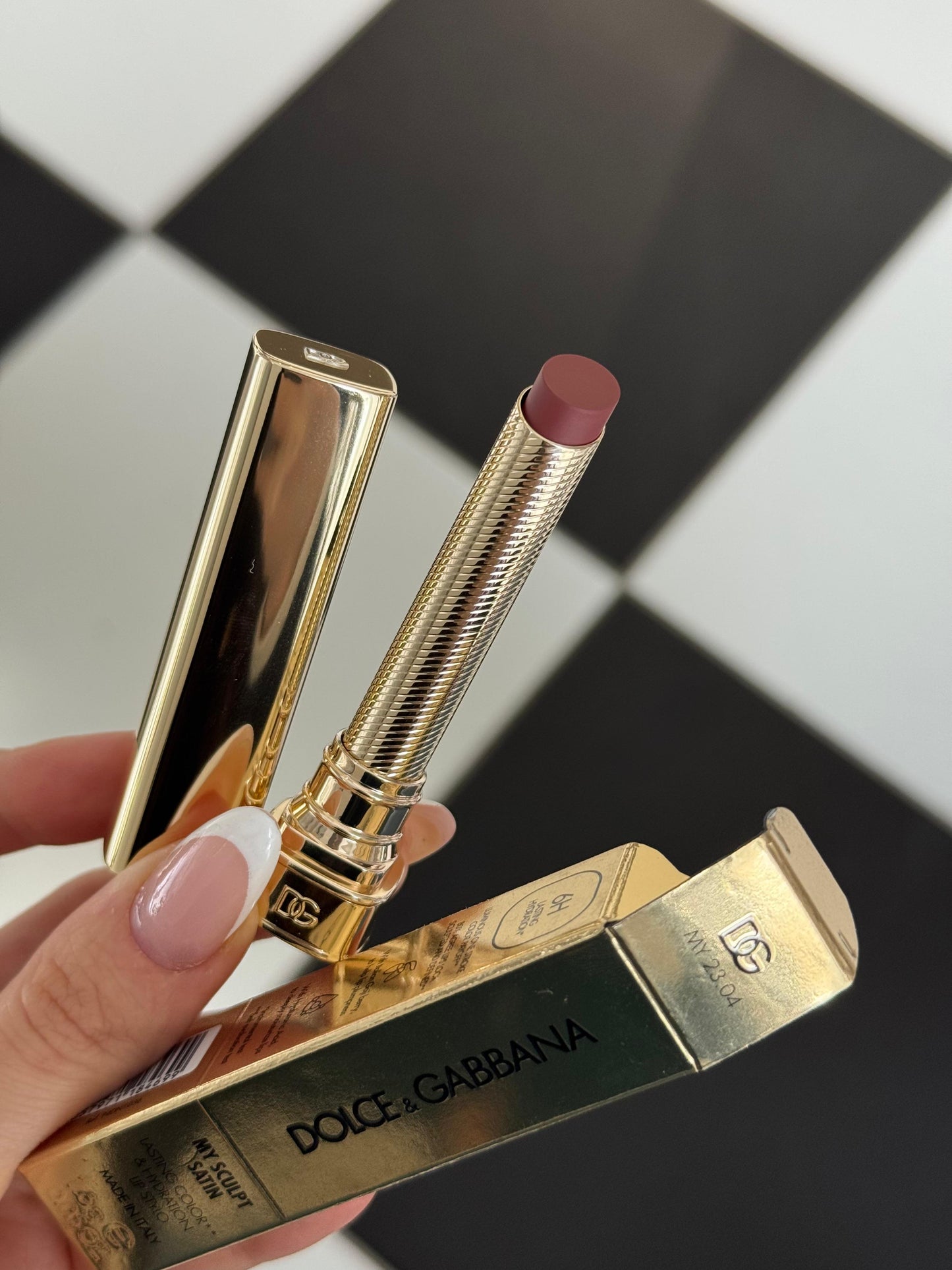 DOLCE&GABBANA My Sculpt Satin
Lasting Color & Hydration Lipstick Stylo - MY 23.04