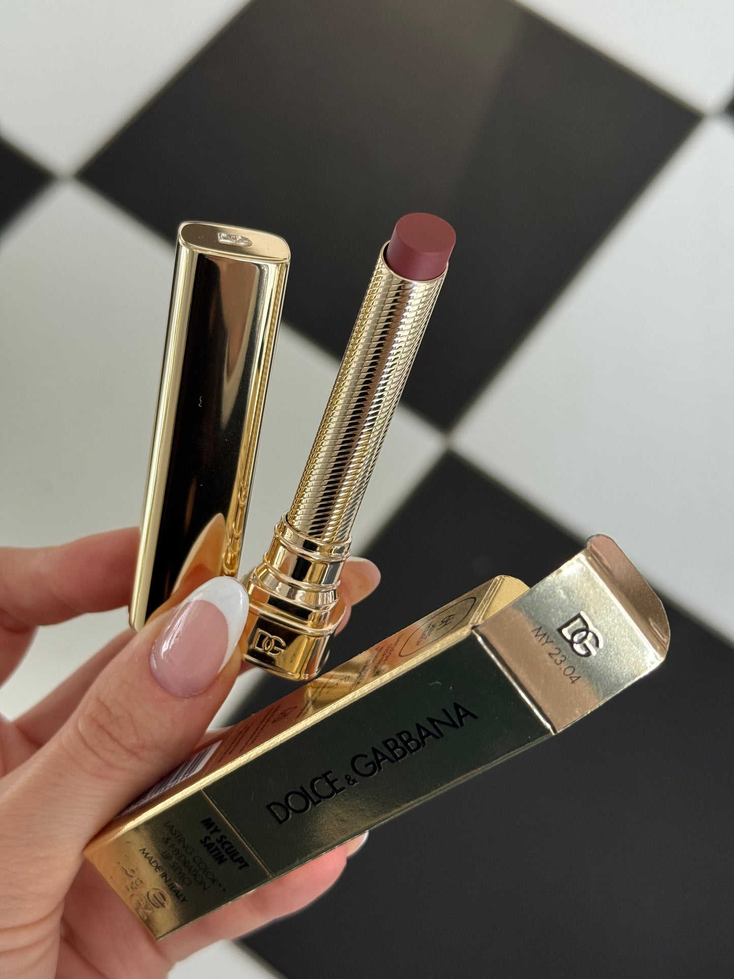 DOLCE&GABBANA My Sculpt Satin
Lasting Color & Hydration Lipstick Stylo - MY 23.04