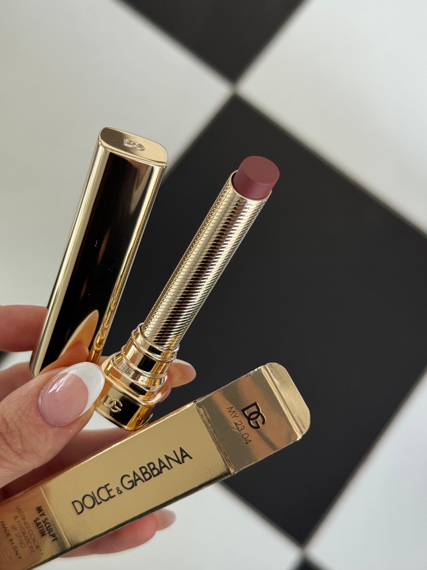 DOLCE&GABBANA My Sculpt Satin
Lasting Color & Hydration Lipstick Stylo - MY 23.04