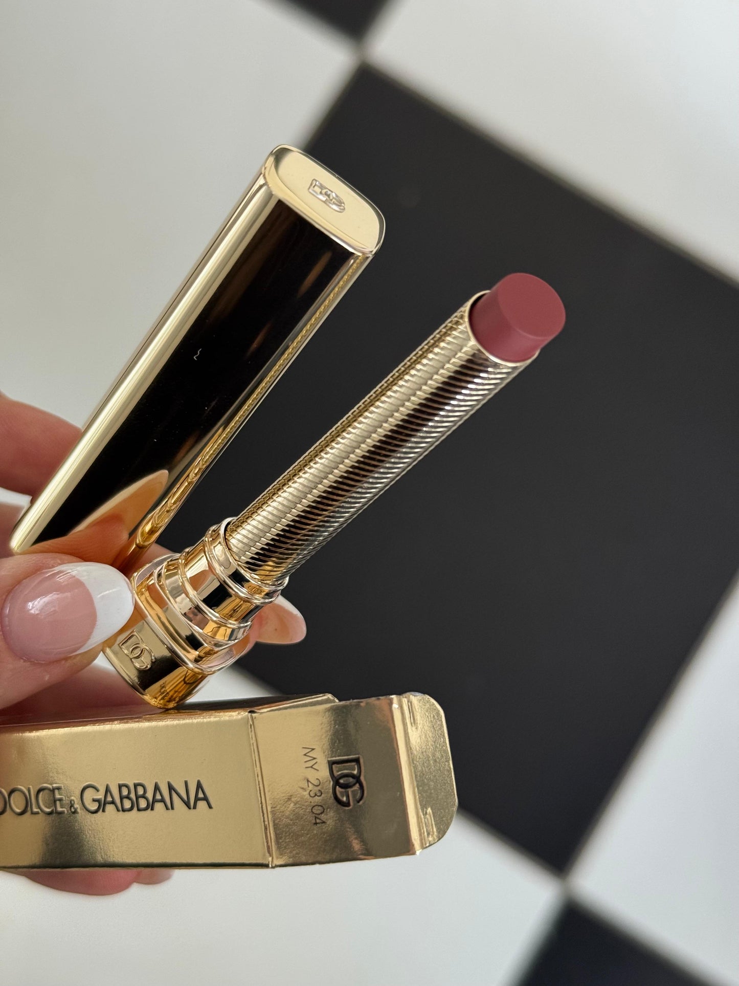 DOLCE&GABBANA My Sculpt Satin
Lasting Color & Hydration Lipstick Stylo - MY 23.04