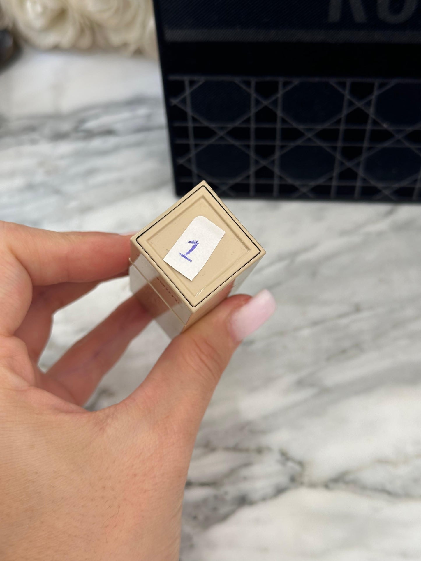 BURBERRY Kisses Lip Colour - Lipstick 1 (Pa kuti)