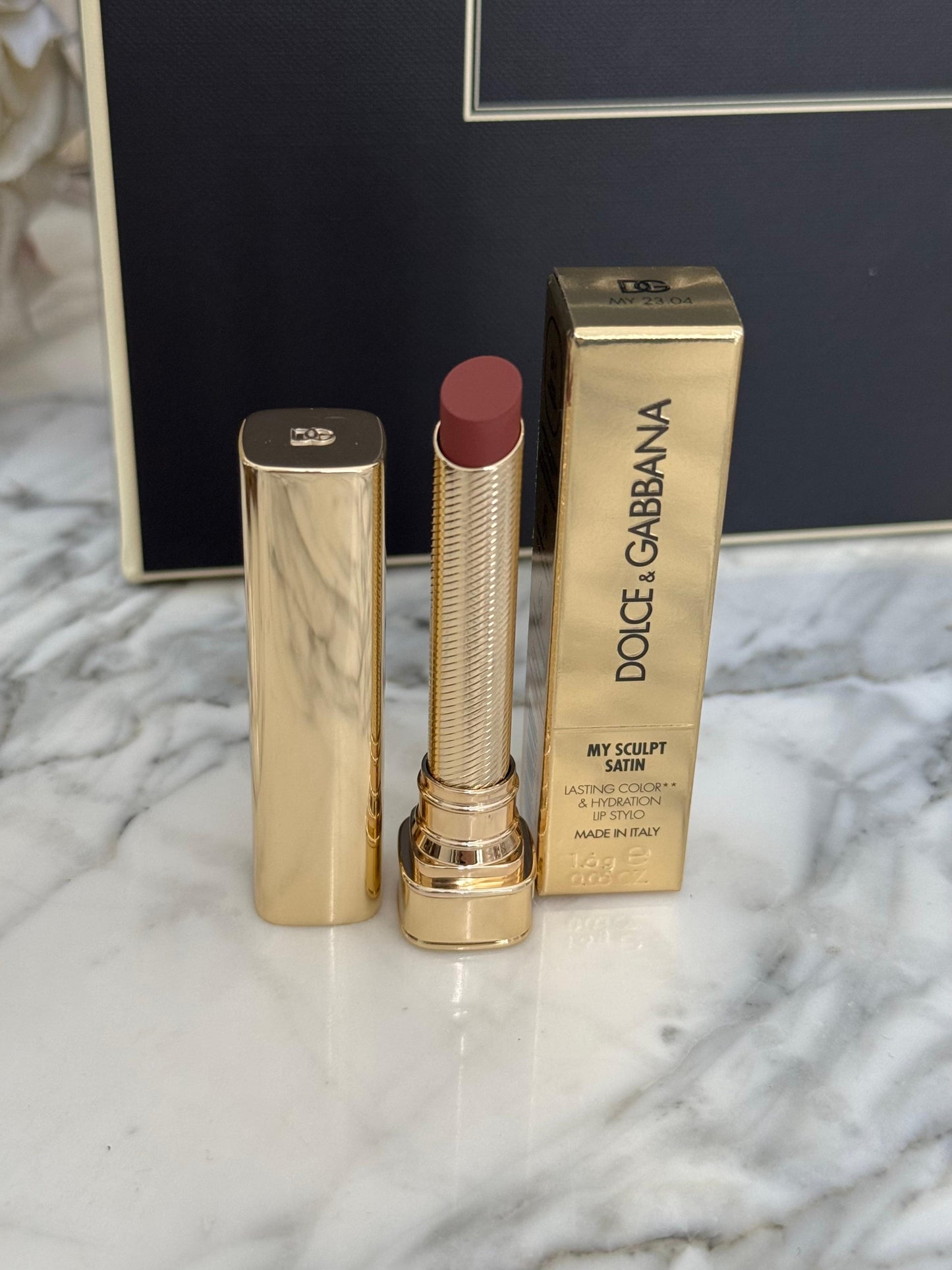 DOLCE&GABBANA My Sculpt Satin
Lasting Color & Hydration Lipstick Stylo - MY 23.04