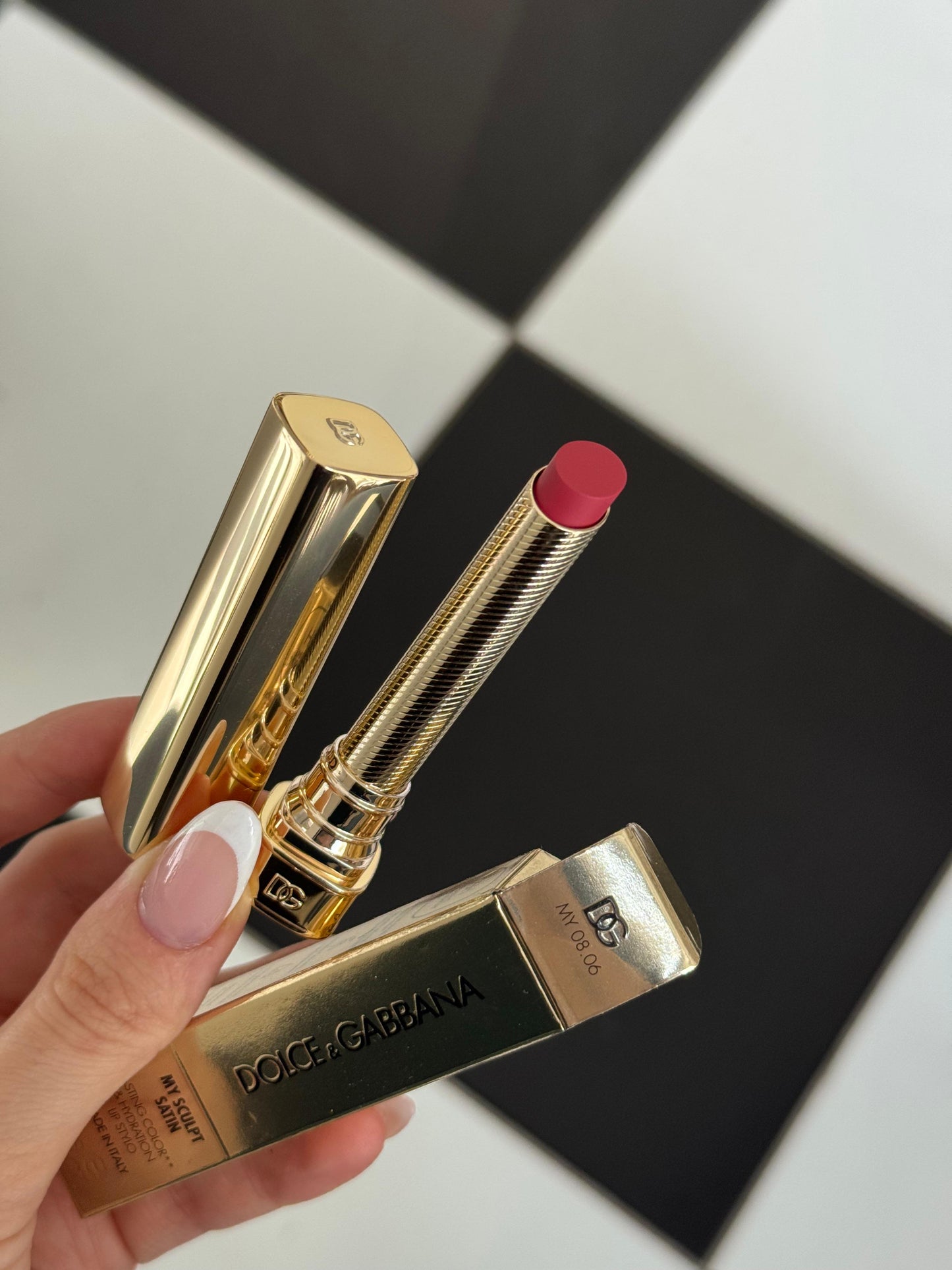 DOLCE&GABBANA My Sculpt Satin
Lasting Color & Hydration Lipstick Stylo - MY 08.06