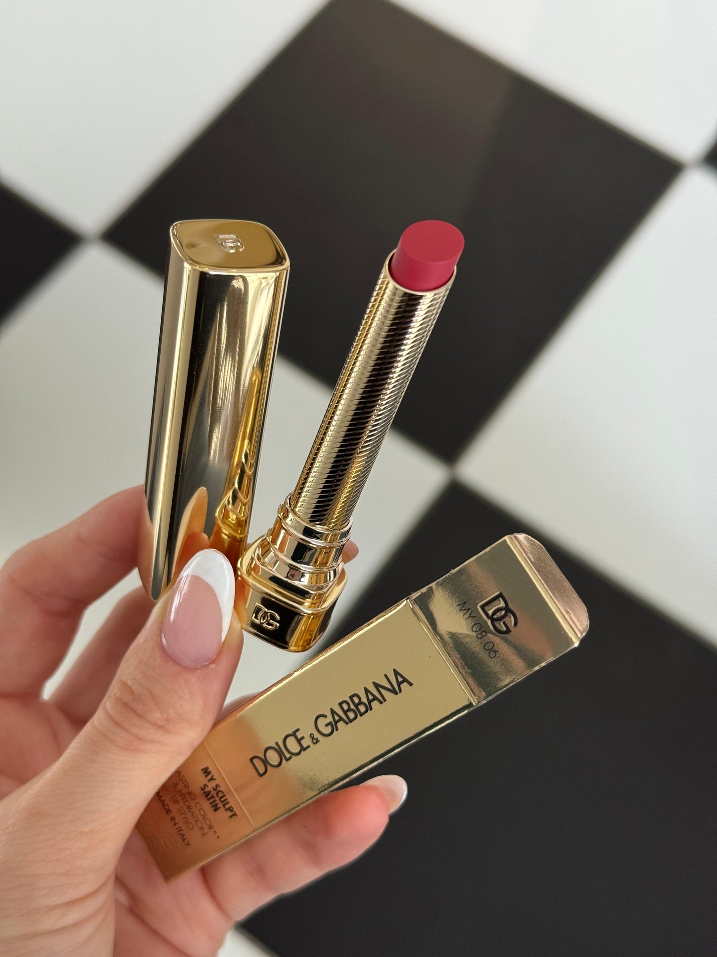 DOLCE&GABBANA My Sculpt Satin
Lasting Color & Hydration Lipstick Stylo - MY 08.06