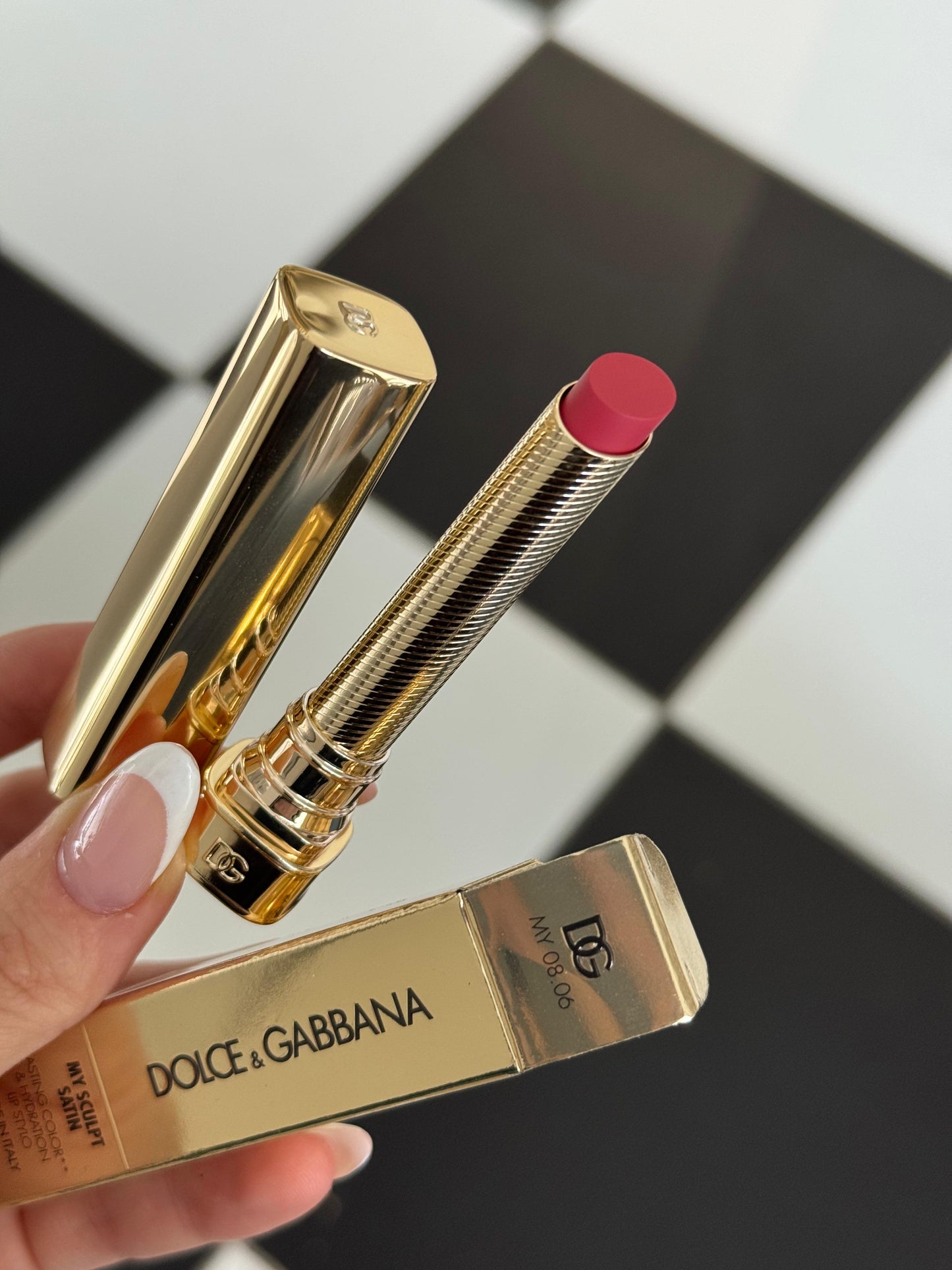 DOLCE&GABBANA My Sculpt Satin
Lasting Color & Hydration Lipstick Stylo - MY 08.06