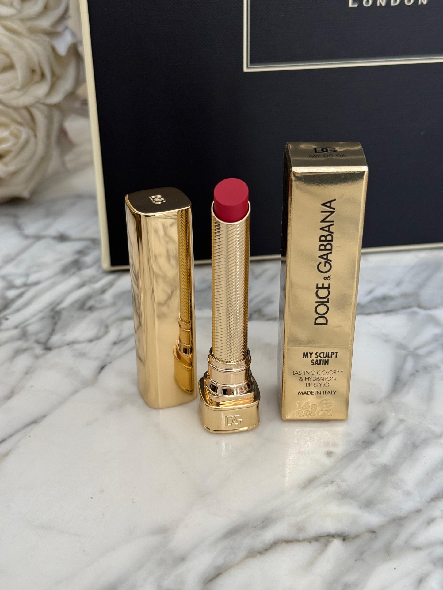 DOLCE&GABBANA My Sculpt Satin
Lasting Color & Hydration Lipstick Stylo - MY 08.06