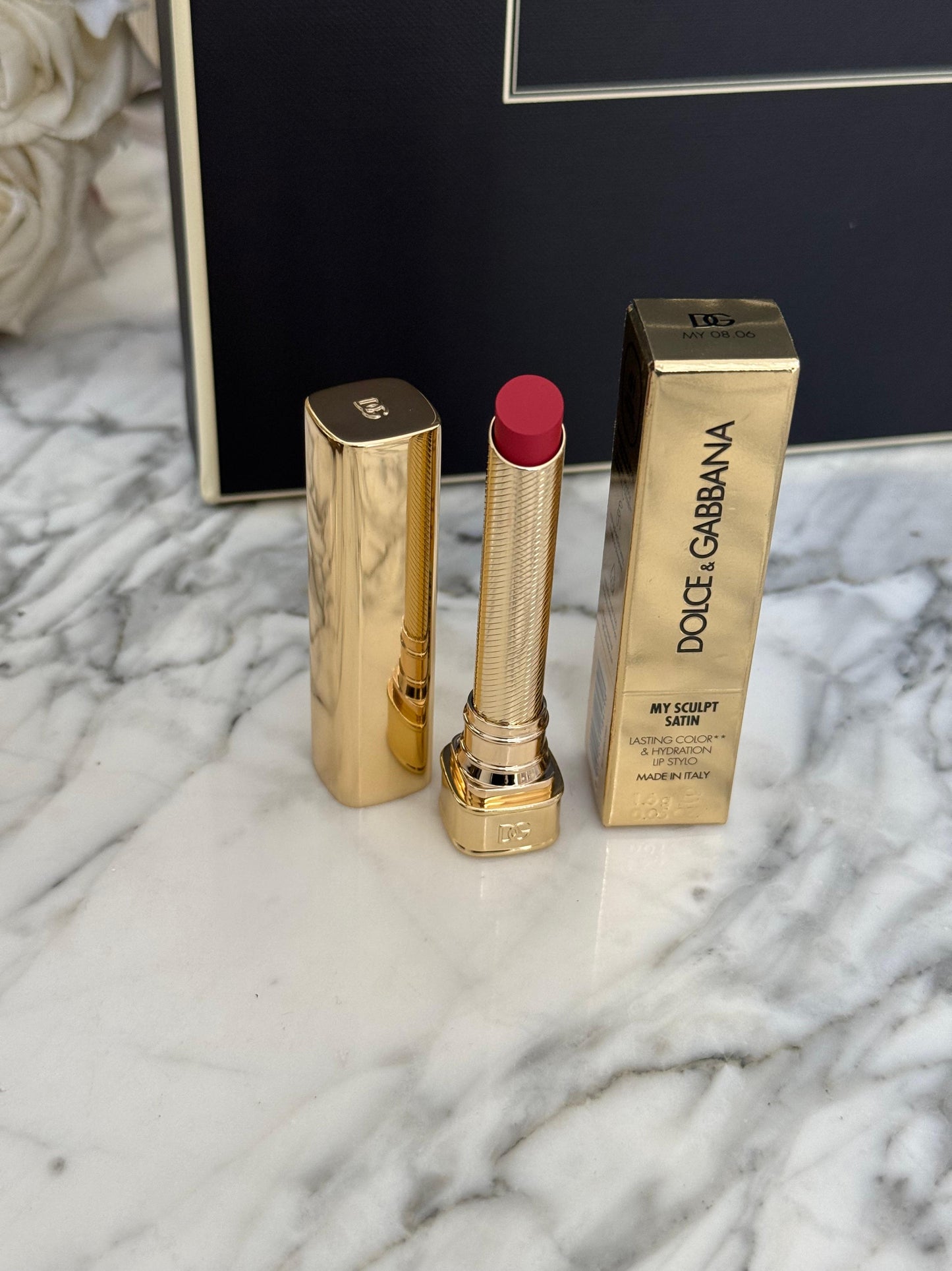 DOLCE&GABBANA My Sculpt Satin
Lasting Color & Hydration Lipstick Stylo - MY 08.06