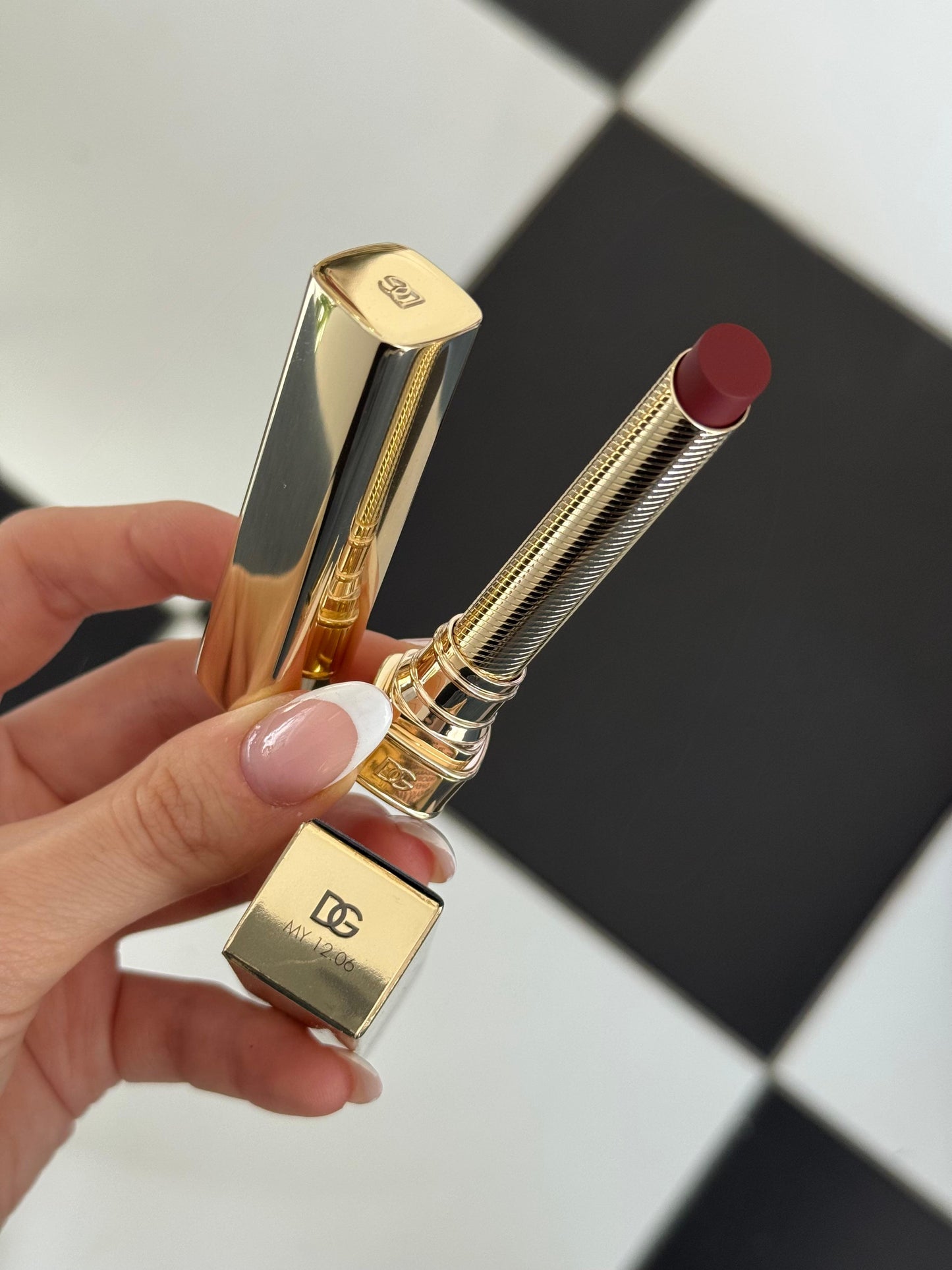 DOLCE&GABBANA My Sculpt Satin
Lasting Color & Hydration Lipstick Stylo - MY 12.06