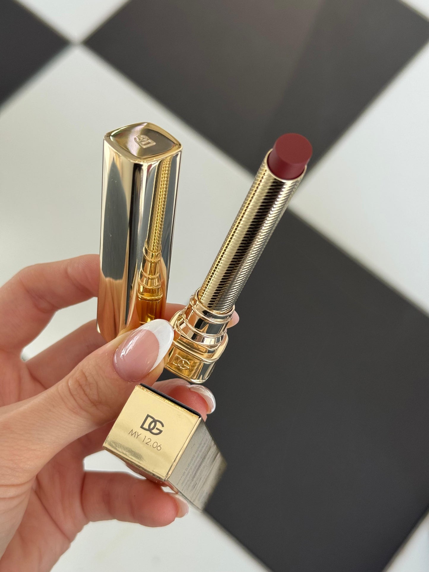 DOLCE&GABBANA My Sculpt Satin
Lasting Color & Hydration Lipstick Stylo - MY 12.06
