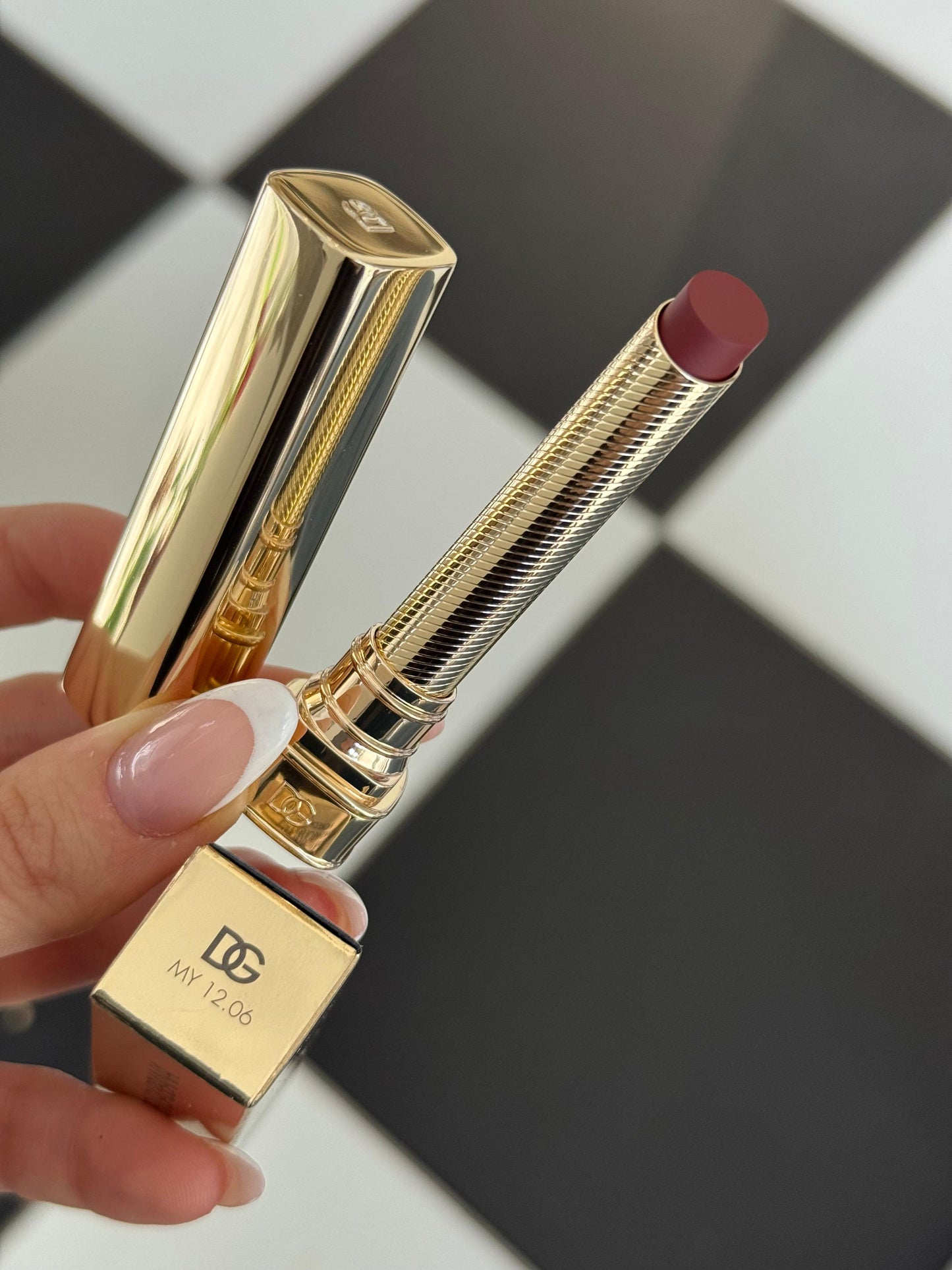 DOLCE&GABBANA My Sculpt Satin
Lasting Color & Hydration Lipstick Stylo - MY 12.06