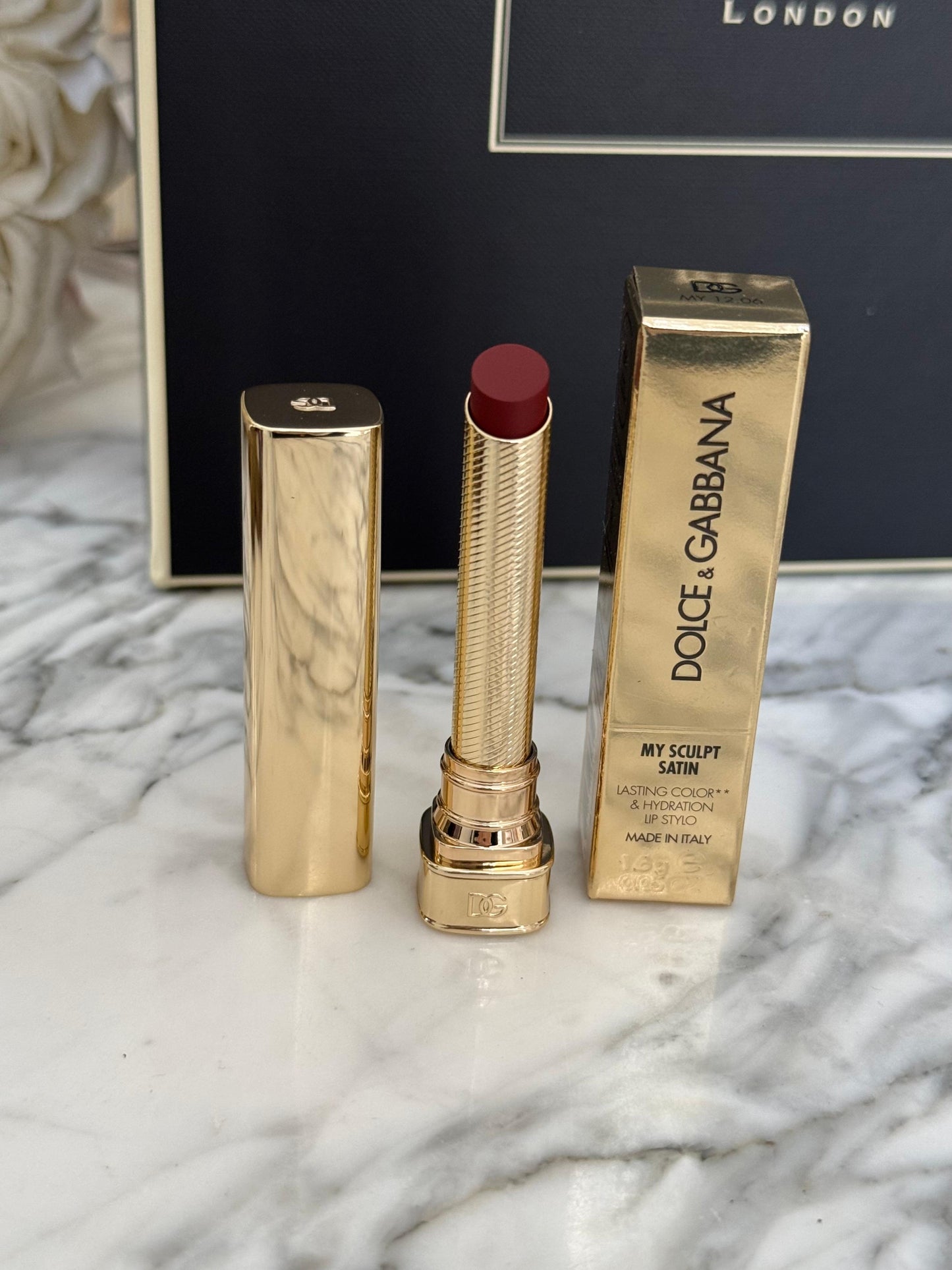 DOLCE&GABBANA My Sculpt Satin
Lasting Color & Hydration Lipstick Stylo - MY 12.06