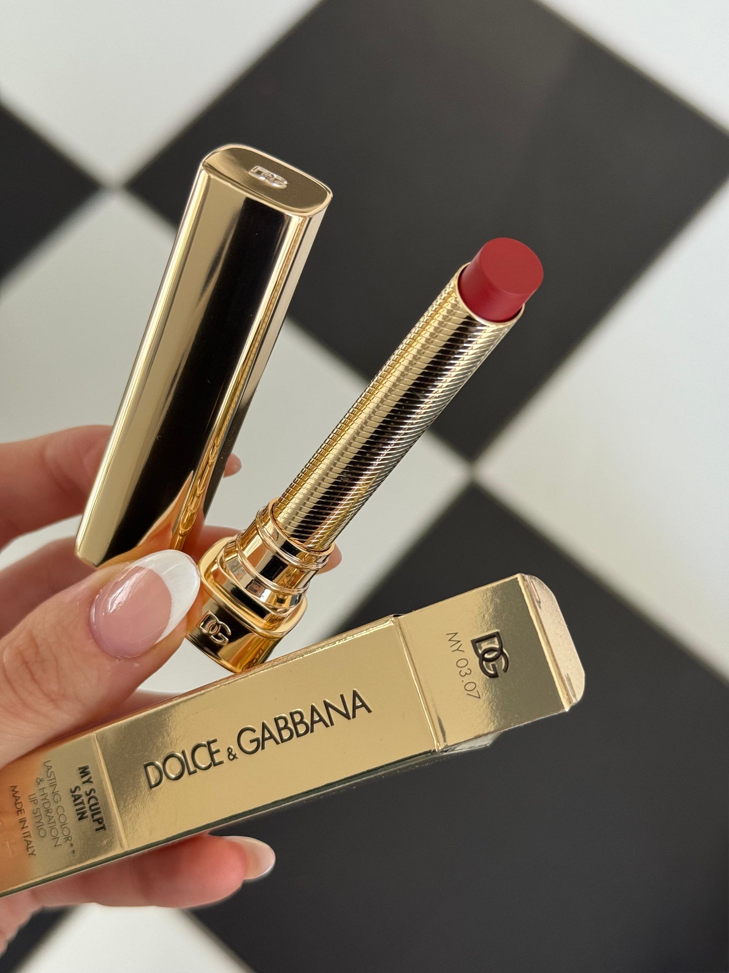 DOLCE&GABBANA My Sculpt Satin
Lasting Color & Hydration Lipstick Stylo - MY 03.07