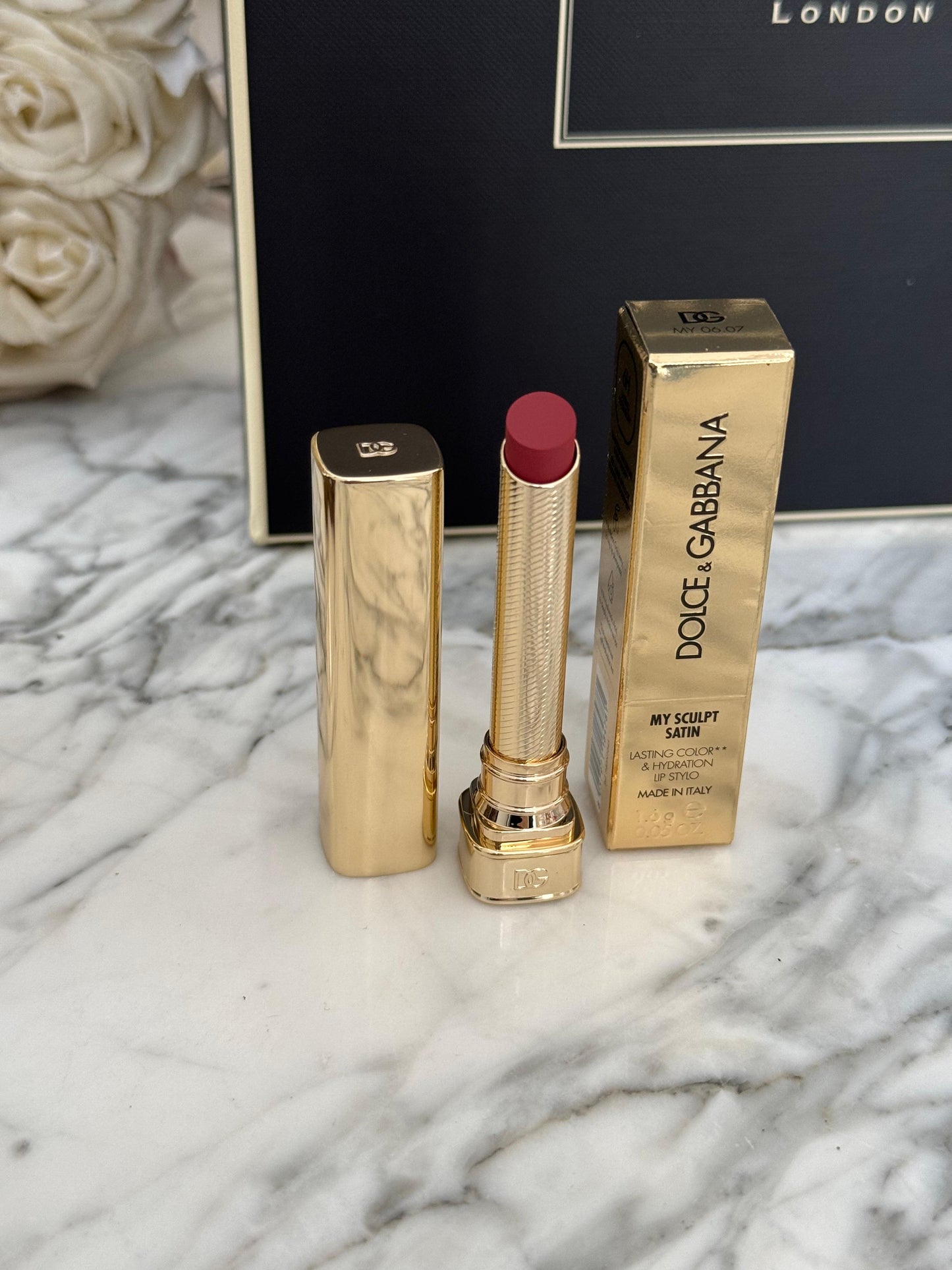 DOLCE&GABBANA My Sculpt Satin
Lasting Color & Hydration Lipstick Stylo - MY 06.07