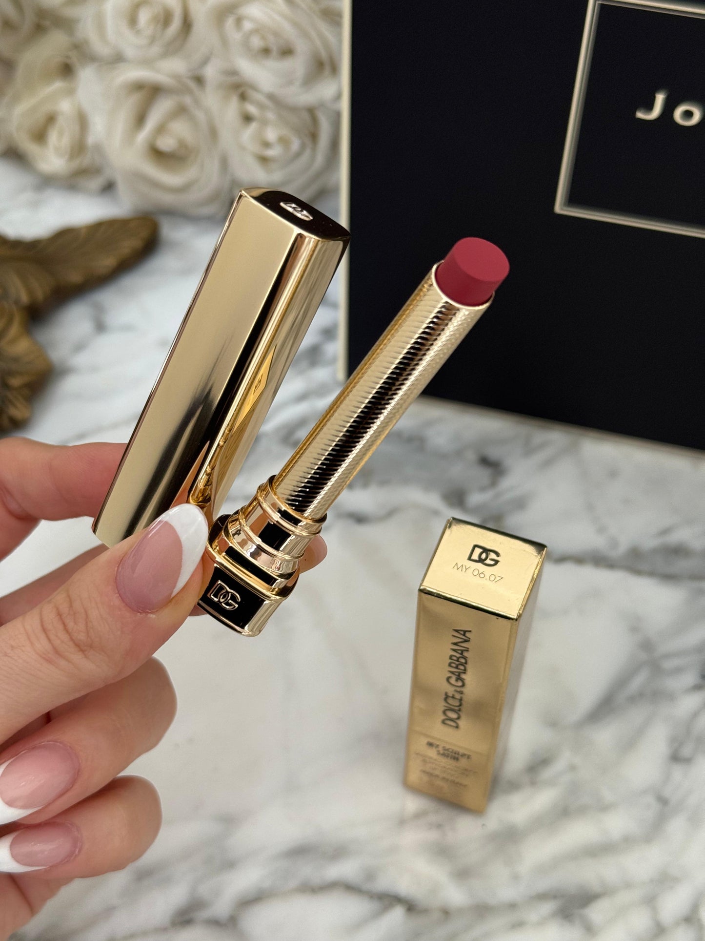 DOLCE&GABBANA My Sculpt Satin
Lasting Color & Hydration Lipstick Stylo - MY 06.07