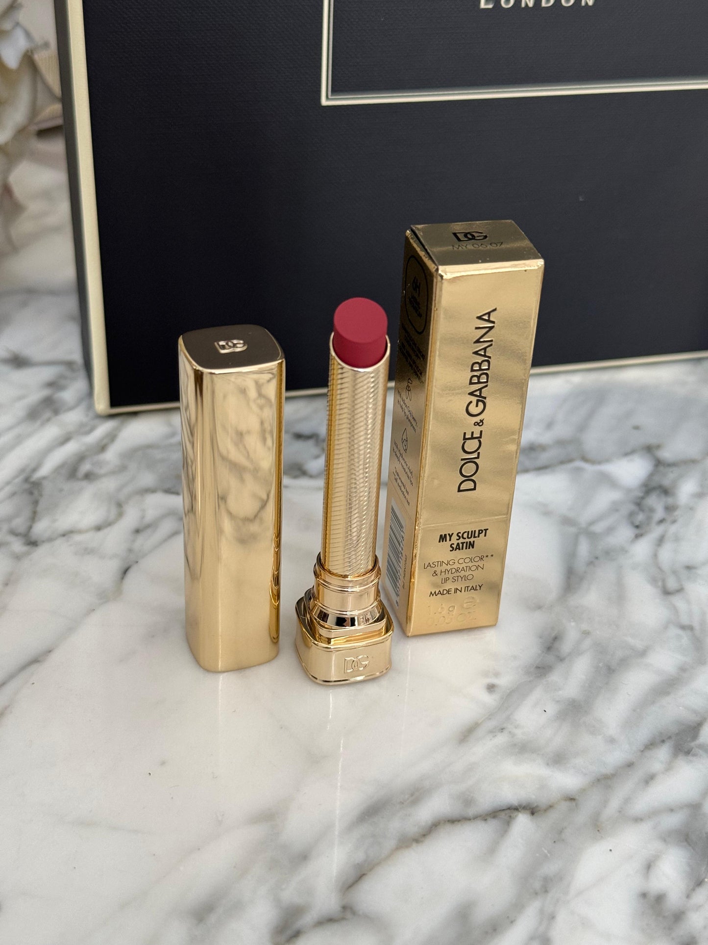 DOLCE&GABBANA My Sculpt Satin
Lasting Color & Hydration Lipstick Stylo - MY 06.07