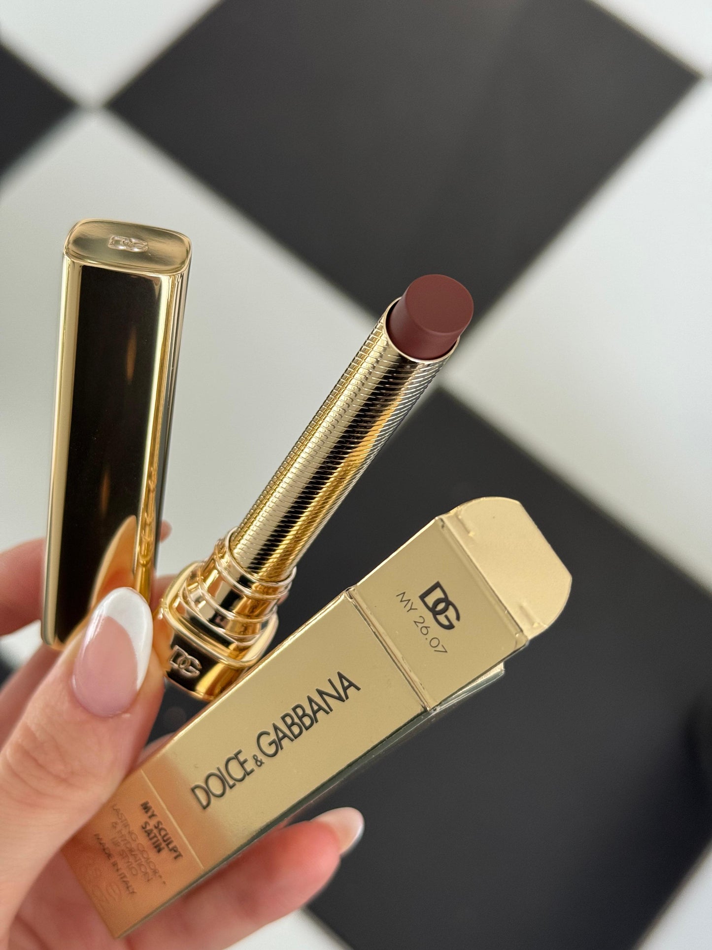 DOLCE&GABBANA My Sculpt Satin
Lasting Color & Hydration Lipstick Stylo - MY 26.07