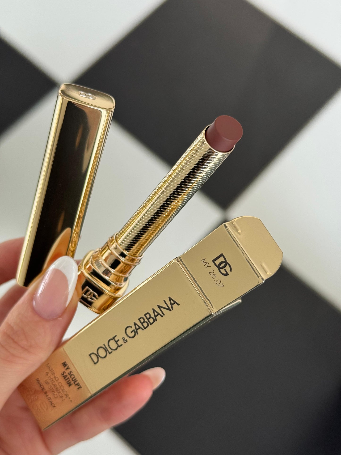 DOLCE&GABBANA My Sculpt Satin
Lasting Color & Hydration Lipstick Stylo - MY 26.07