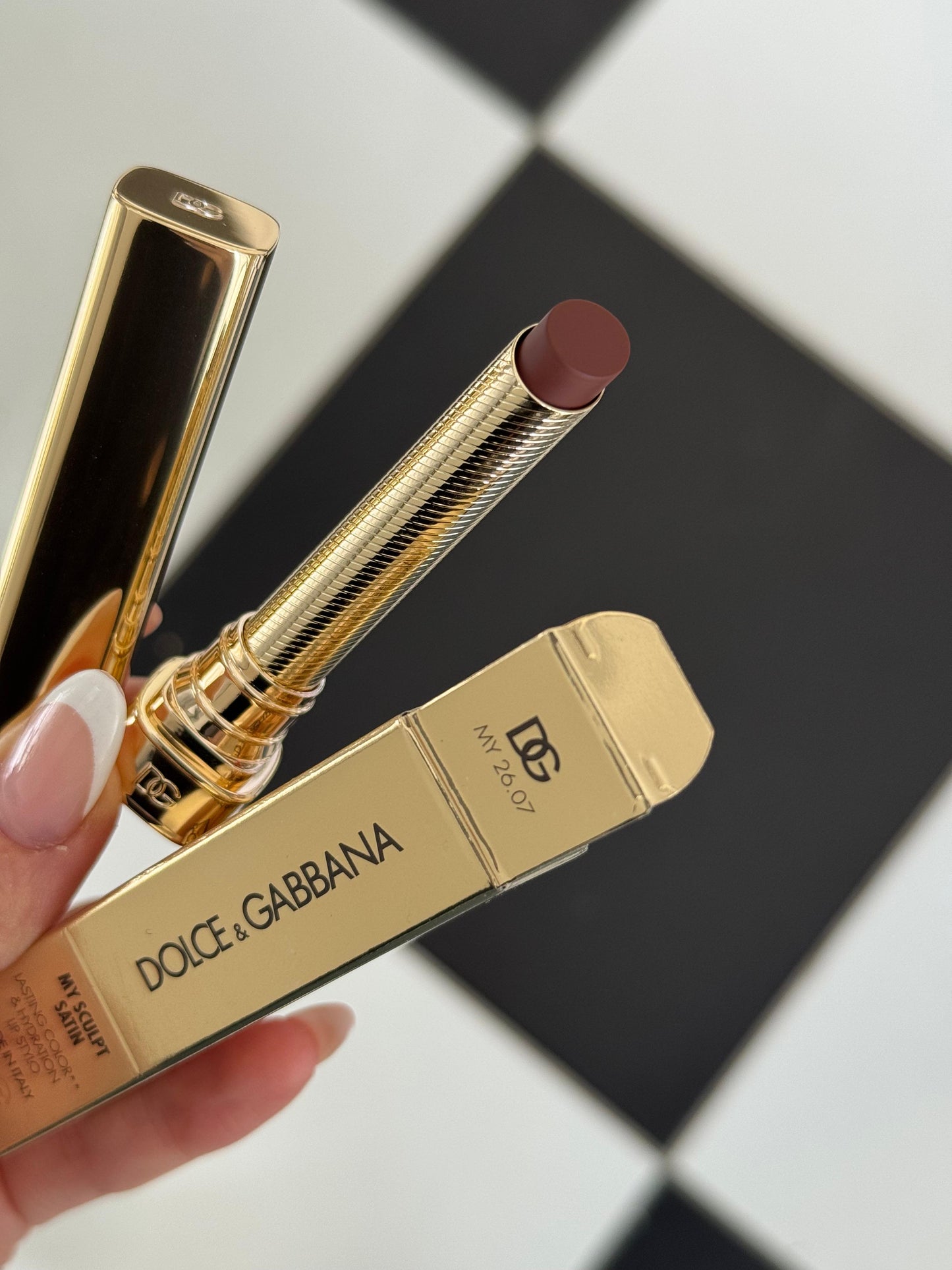 DOLCE&GABBANA My Sculpt Satin
Lasting Color & Hydration Lipstick Stylo - MY 26.07