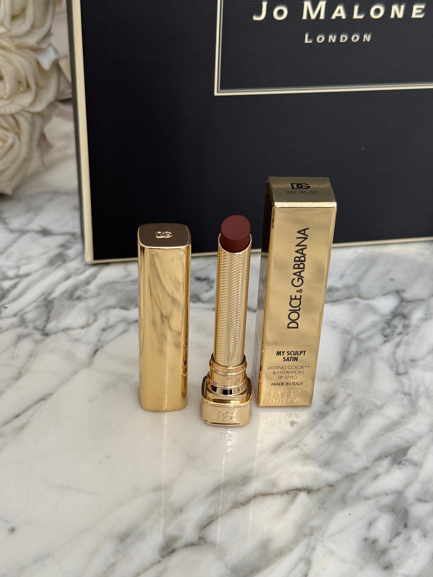 DOLCE&GABBANA My Sculpt Satin
Lasting Color & Hydration Lipstick Stylo - MY 26.07