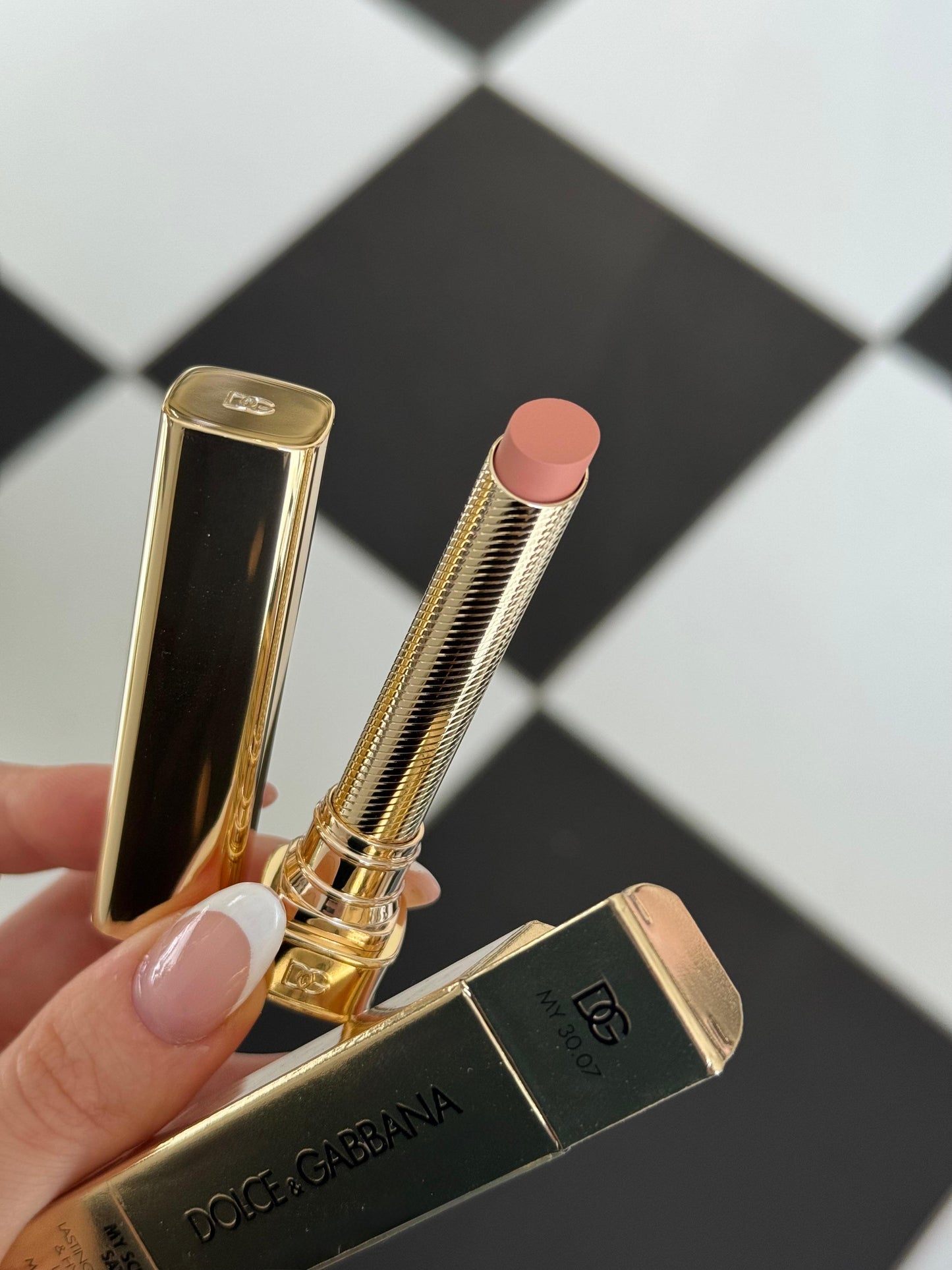 DOLCE&GABBANA My Sculpt Satin
Lasting Color & Hydration Lipstick Stylo - MY 30.07