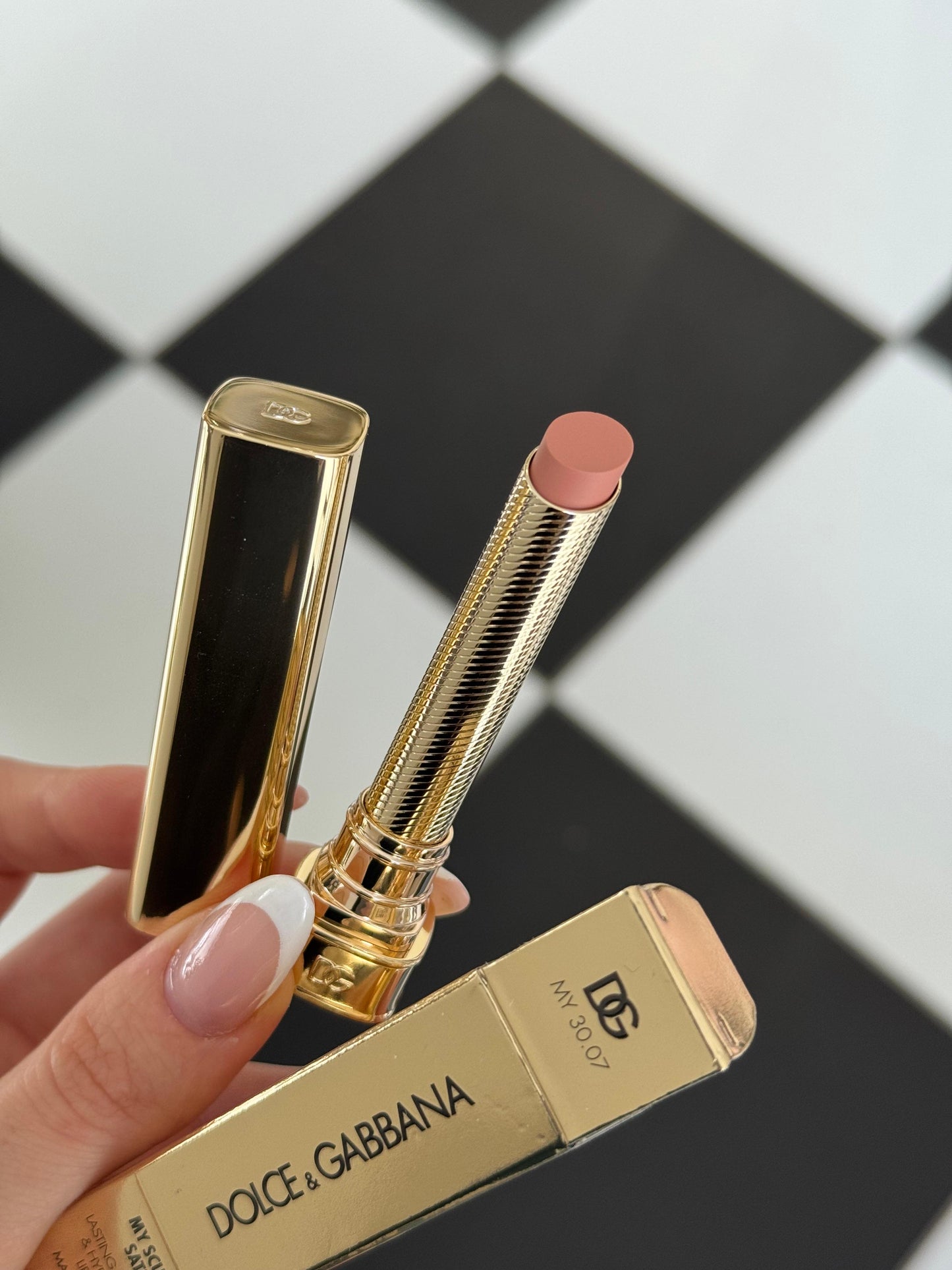 DOLCE&GABBANA My Sculpt Satin
Lasting Color & Hydration Lipstick Stylo - MY 30.07