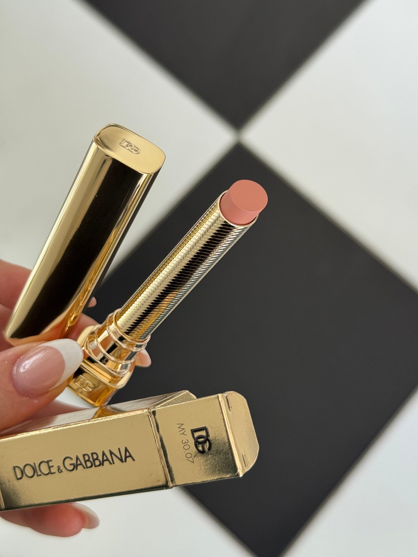 DOLCE&GABBANA My Sculpt Satin
Lasting Color & Hydration Lipstick Stylo - MY 30.07