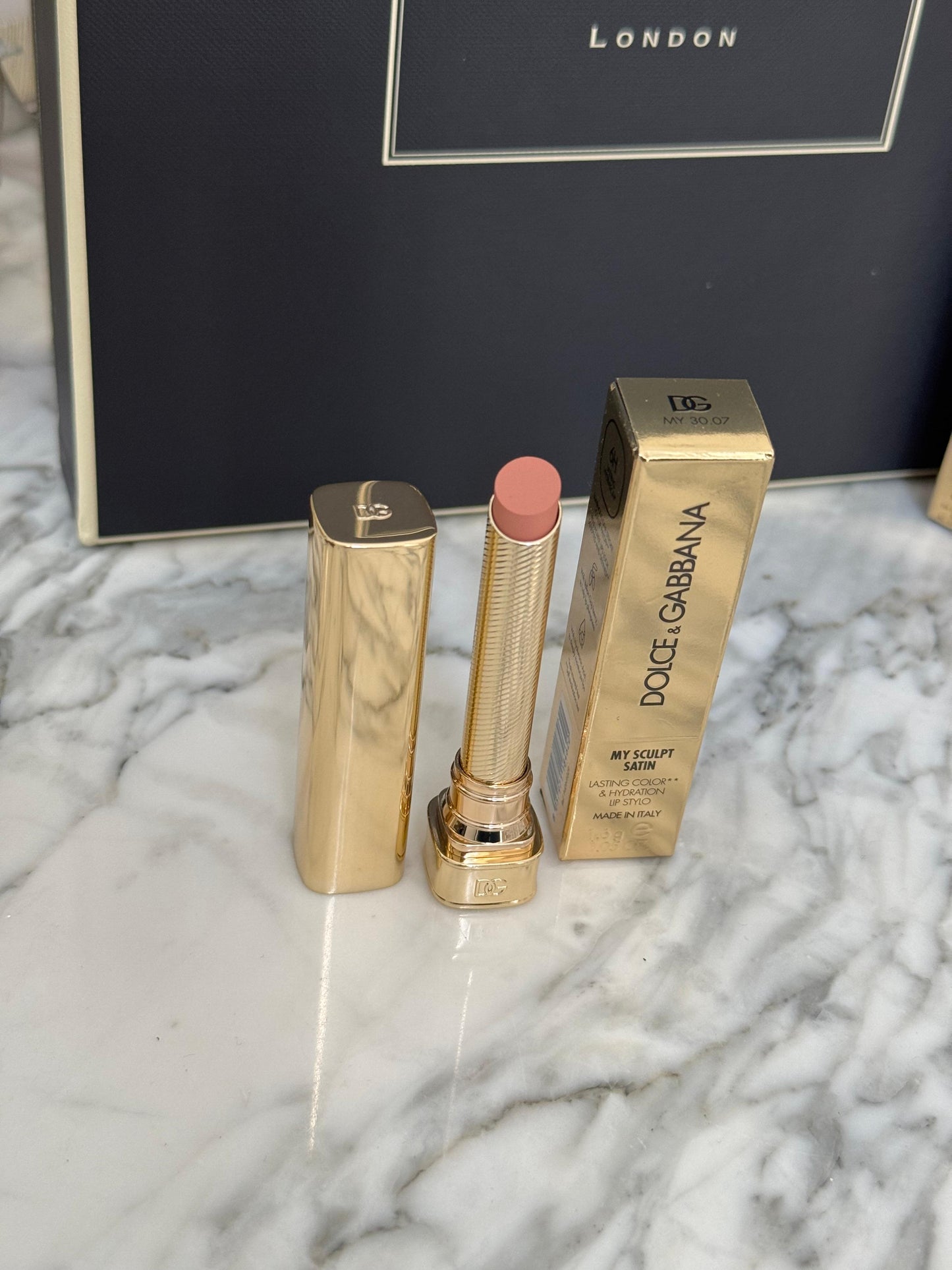 DOLCE&GABBANA My Sculpt Satin
Lasting Color & Hydration Lipstick Stylo - MY 30.07