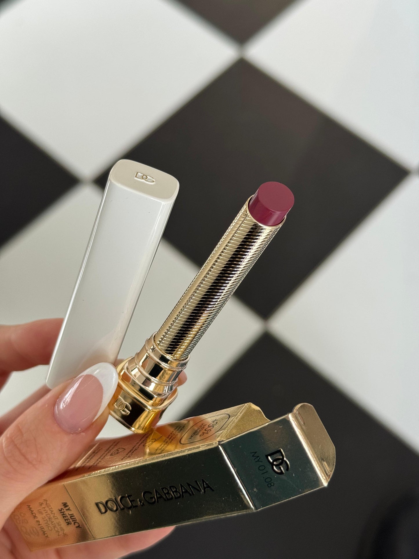 DOLCE&GABBANA My Juicy Sheer Lipstick - My 01.08
Instant Shine & Hydration Lip Stylo