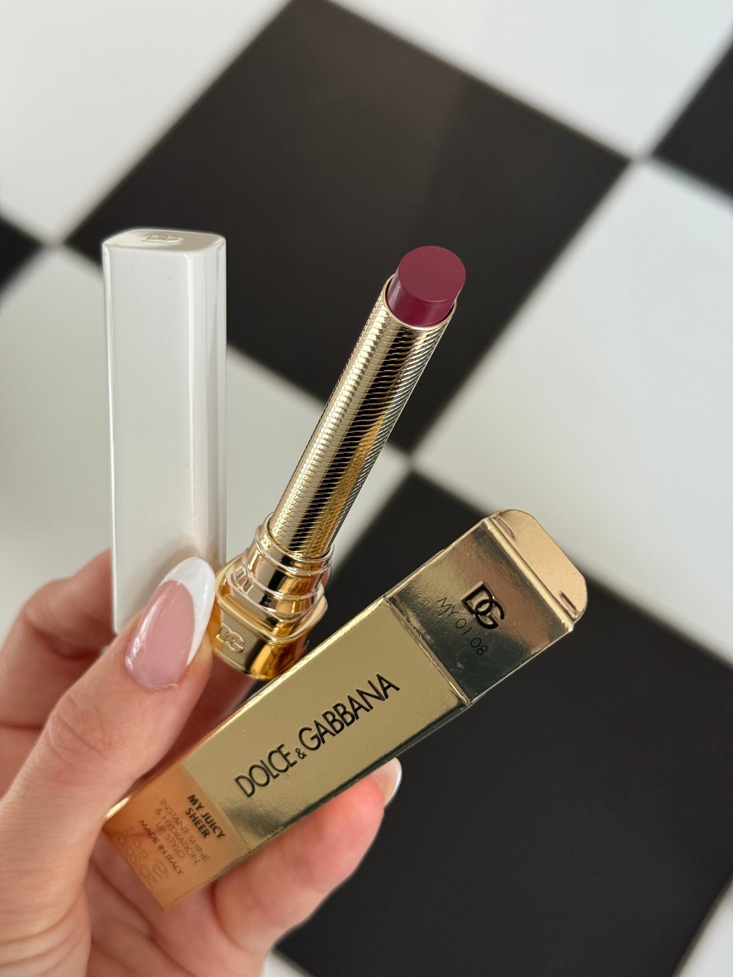 DOLCE&GABBANA My Juicy Sheer Lipstick - My 01.08
Instant Shine & Hydration Lip Stylo