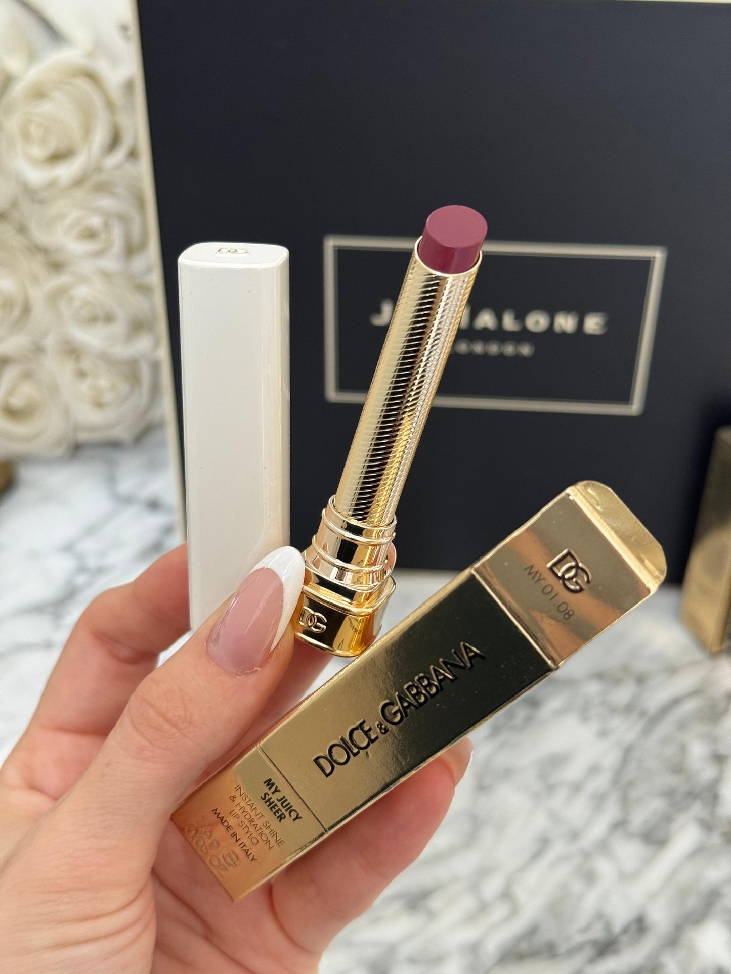 DOLCE&GABBANA My Juicy Sheer Lipstick - My 01.08
Instant Shine & Hydration Lip Stylo