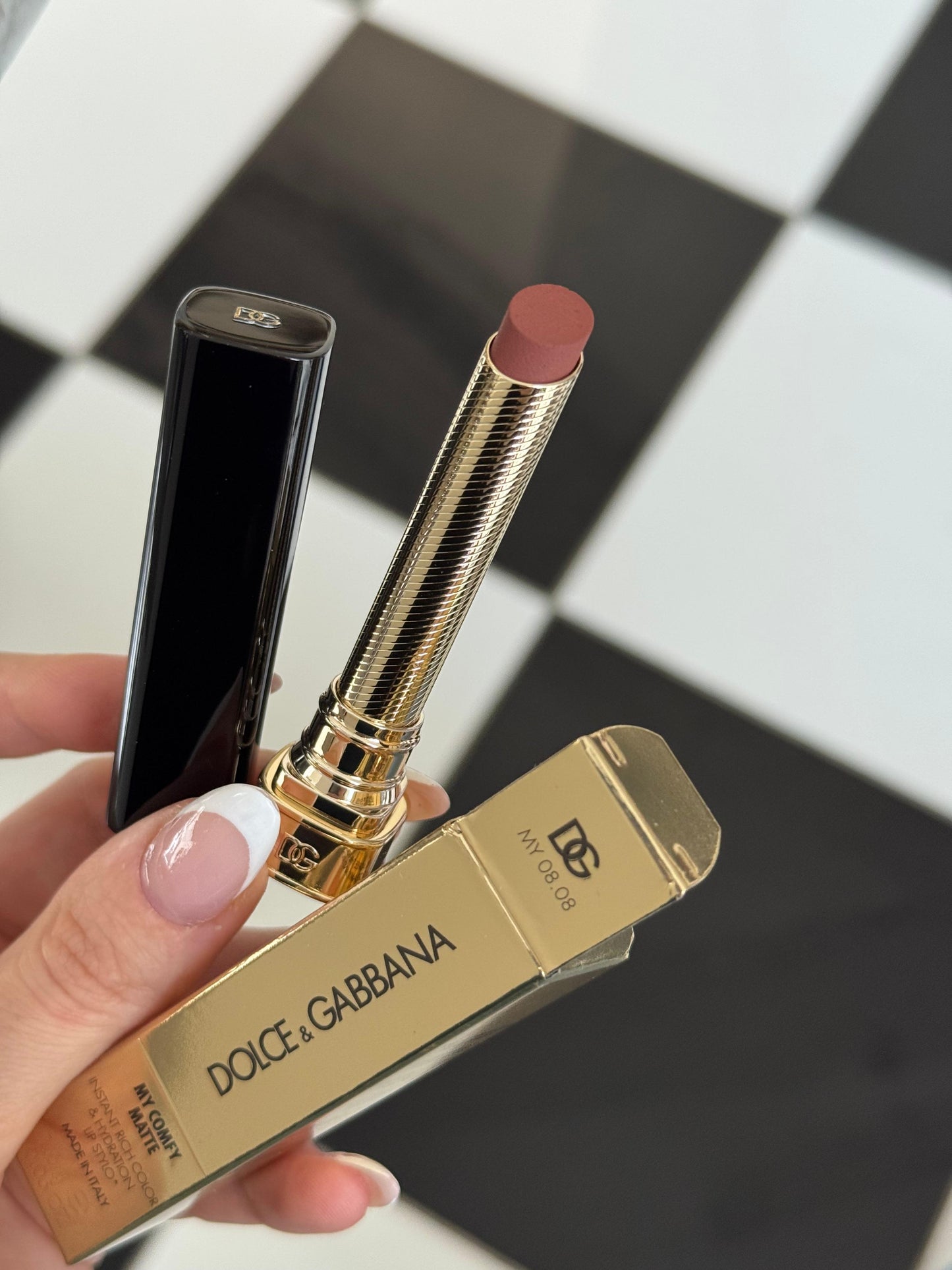 DOLCE&GABBANA My Comfy Matte Lipstick - My 08.08
Instant Rich Color & Hydration Lip Stylo