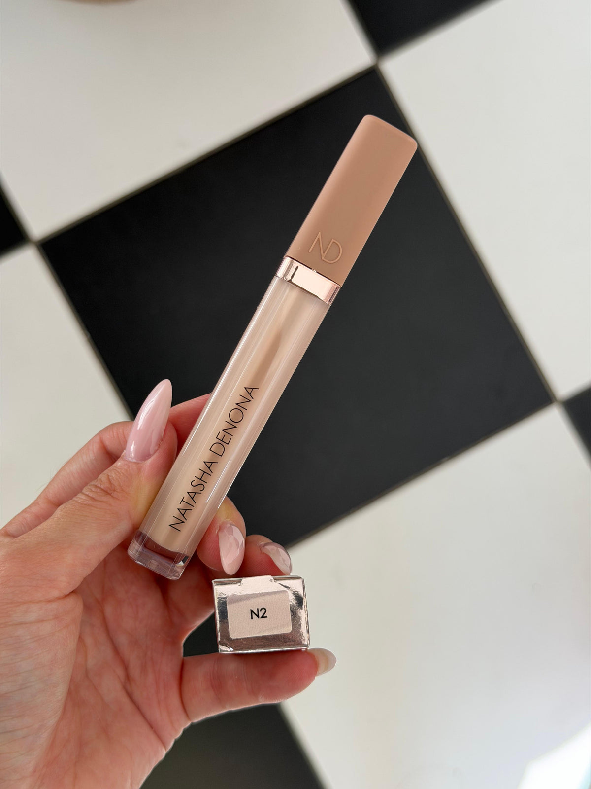 NATASHA DENONA Hy-Glam
Brightening & Hydrating Crease-Proof Serum Concealer (N2)