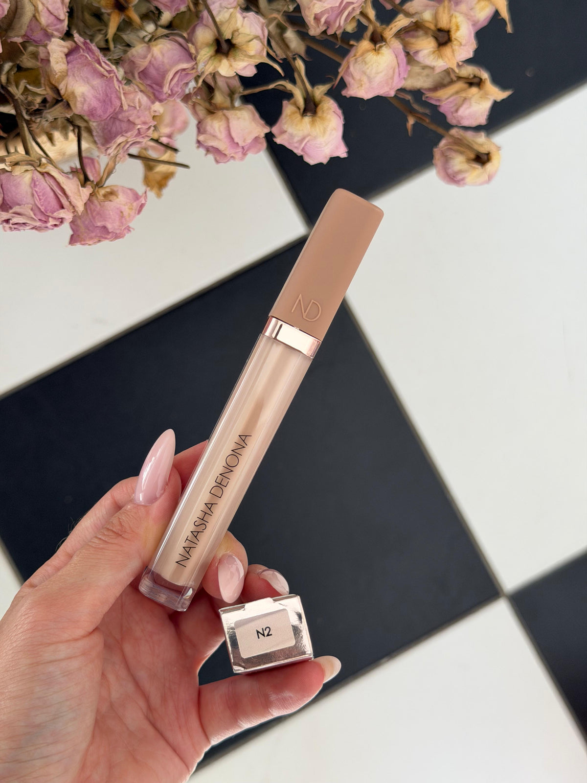 NATASHA DENONA Hy-Glam
Brightening & Hydrating Crease-Proof Serum Concealer (N2)