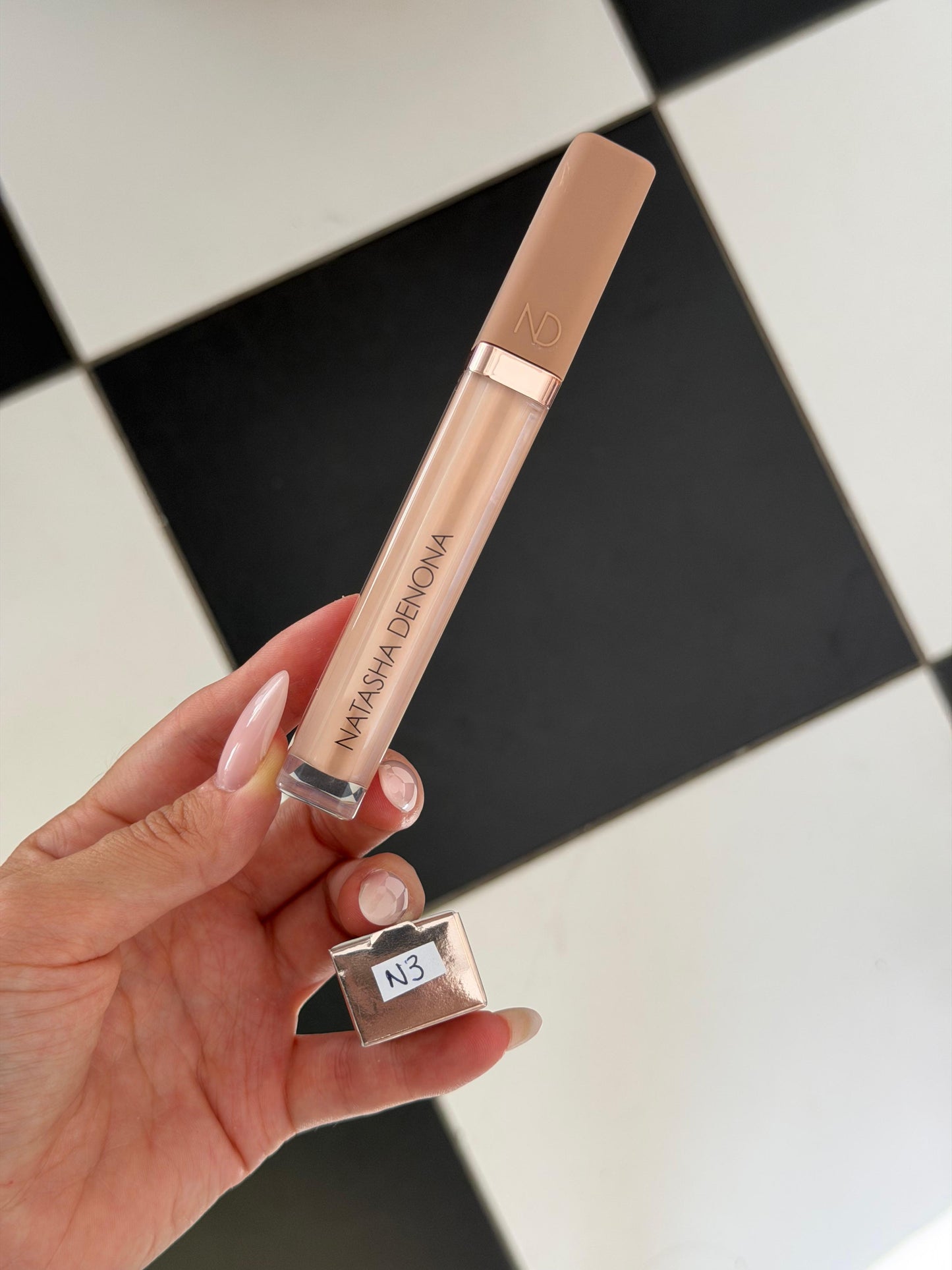 NATASHA DENONA Hy-Glam
Brightening & Hydrating Crease-Proof Serum Concealer (N3)