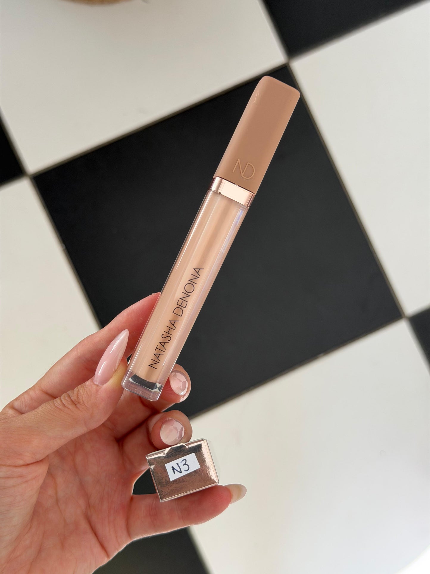 NATASHA DENONA Hy-Glam
Brightening & Hydrating Crease-Proof Serum Concealer (N3)