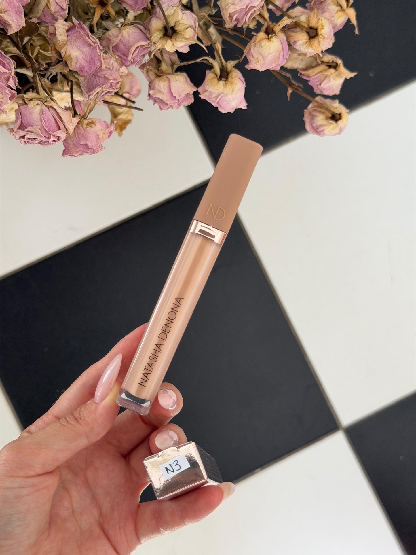 NATASHA DENONA Hy-Glam
Brightening & Hydrating Crease-Proof Serum Concealer (N3)